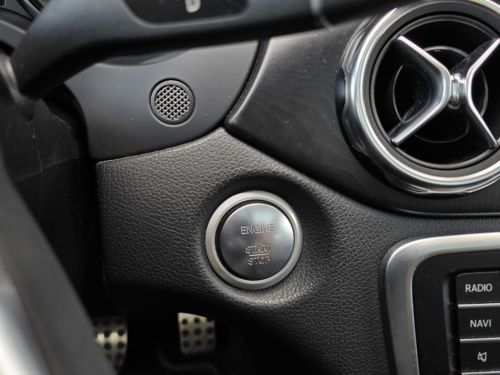 MERCEDES-BENZ GLA 220 AMG Line 4Matic 7G-DCT-image-27