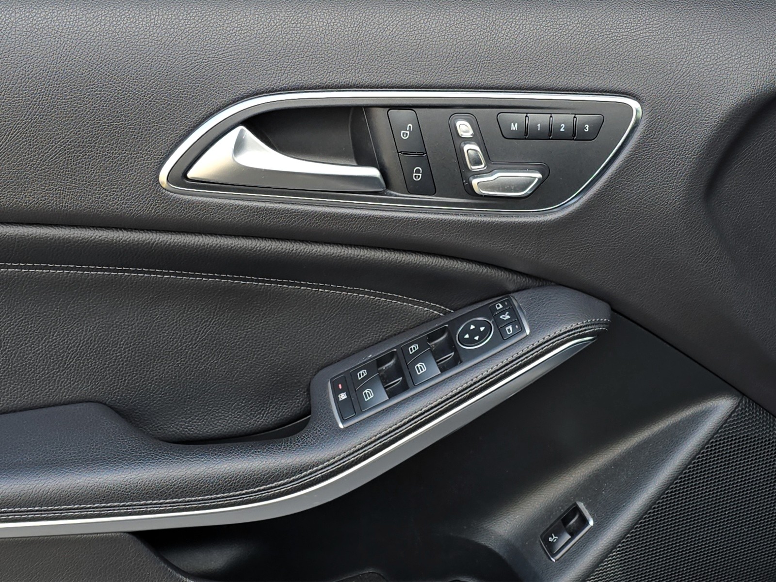 MERCEDES-BENZ GLA 220 AMG Line 4Matic 7G-DCT-image-30