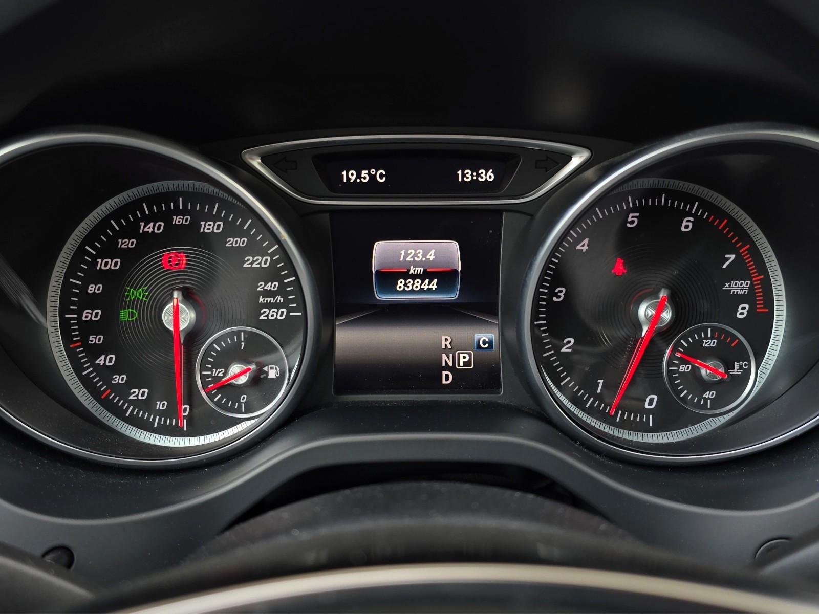 MERCEDES-BENZ GLA 220 AMG Line 4Matic 7G-DCT-image-17