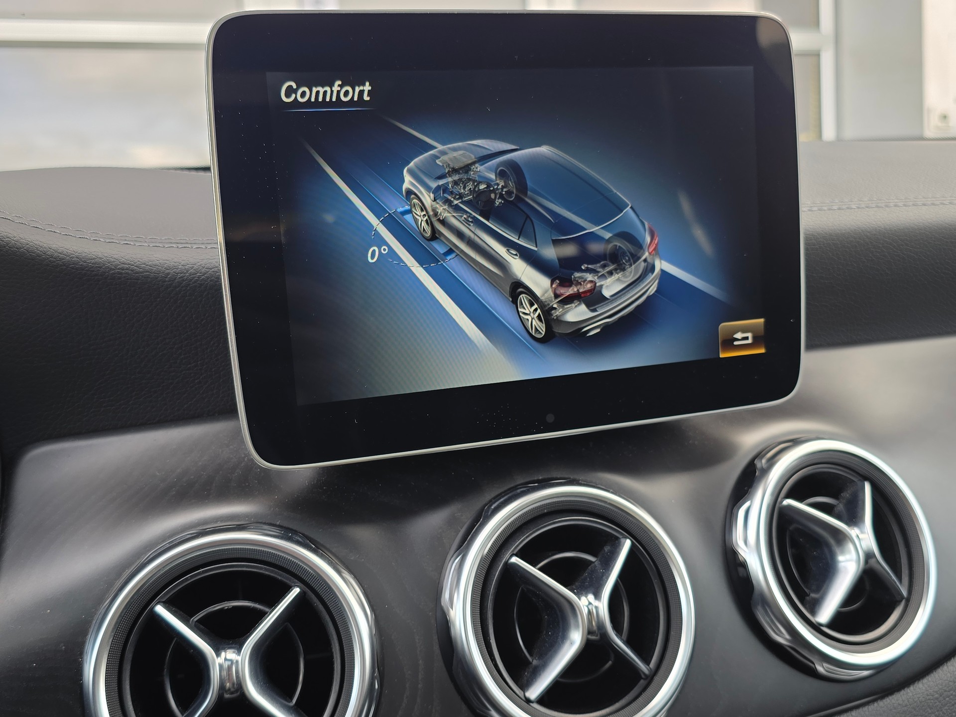 MERCEDES-BENZ GLA 220 AMG Line 4Matic 7G-DCT-image-26