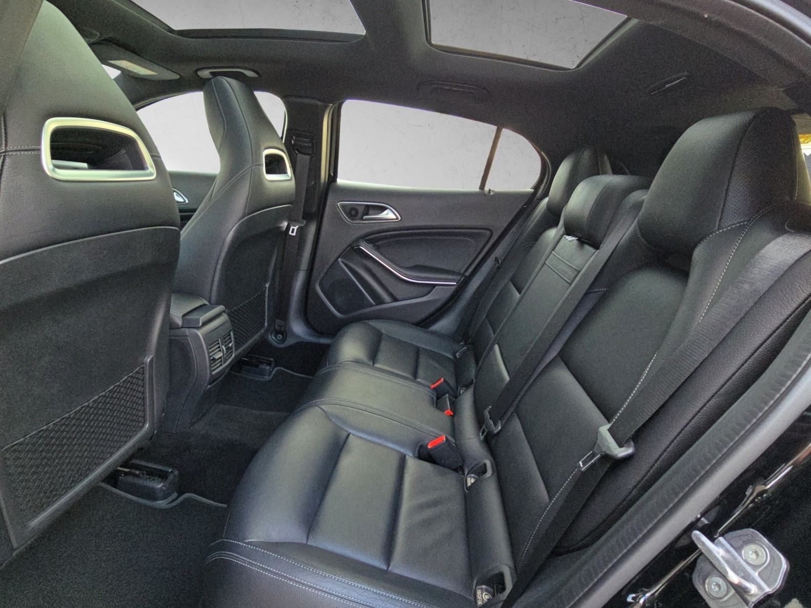 MERCEDES-BENZ GLA 220 AMG Line 4Matic 7G-DCT-image-14