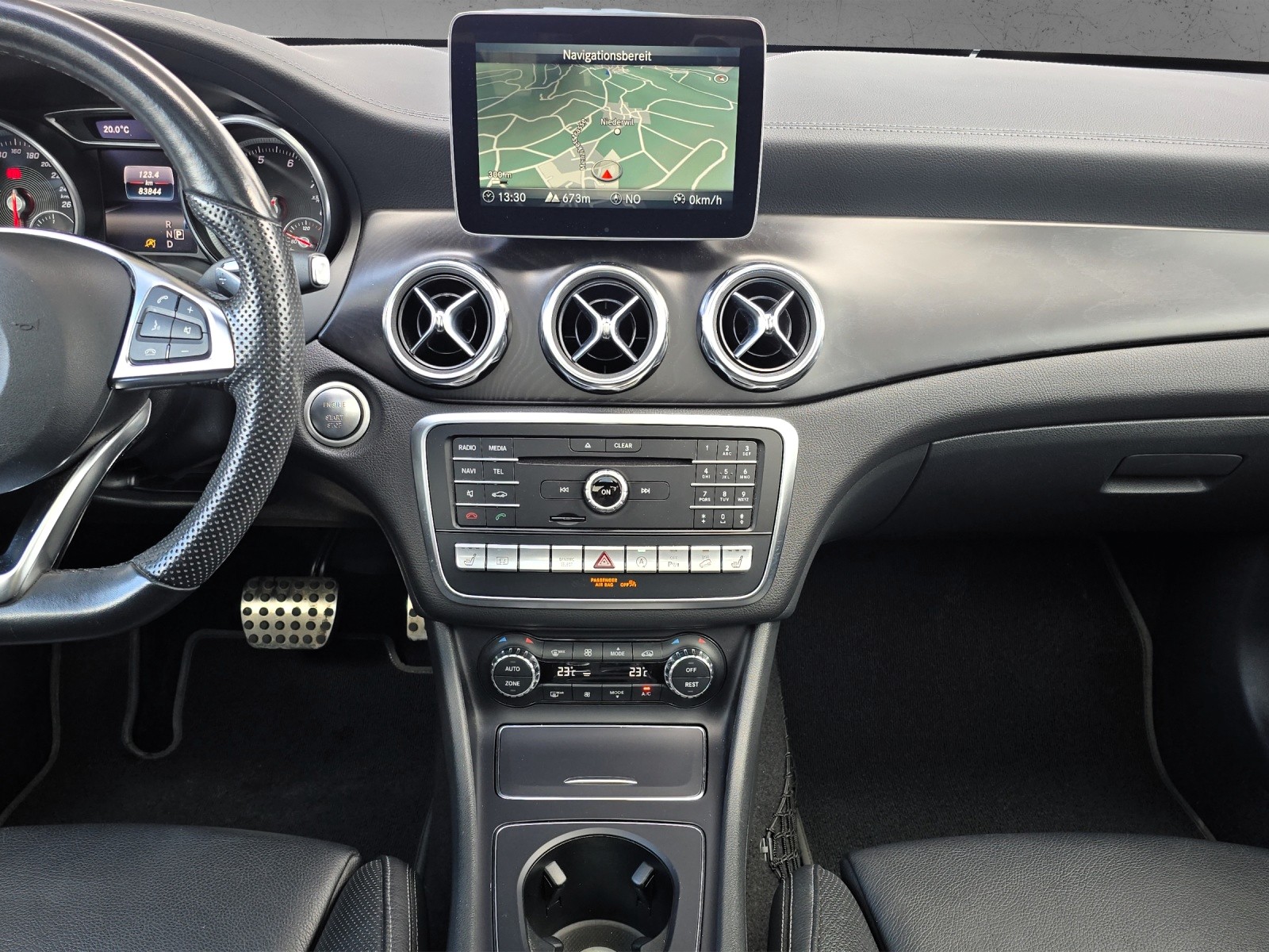 MERCEDES-BENZ GLA 220 AMG Line 4Matic 7G-DCT-image-11