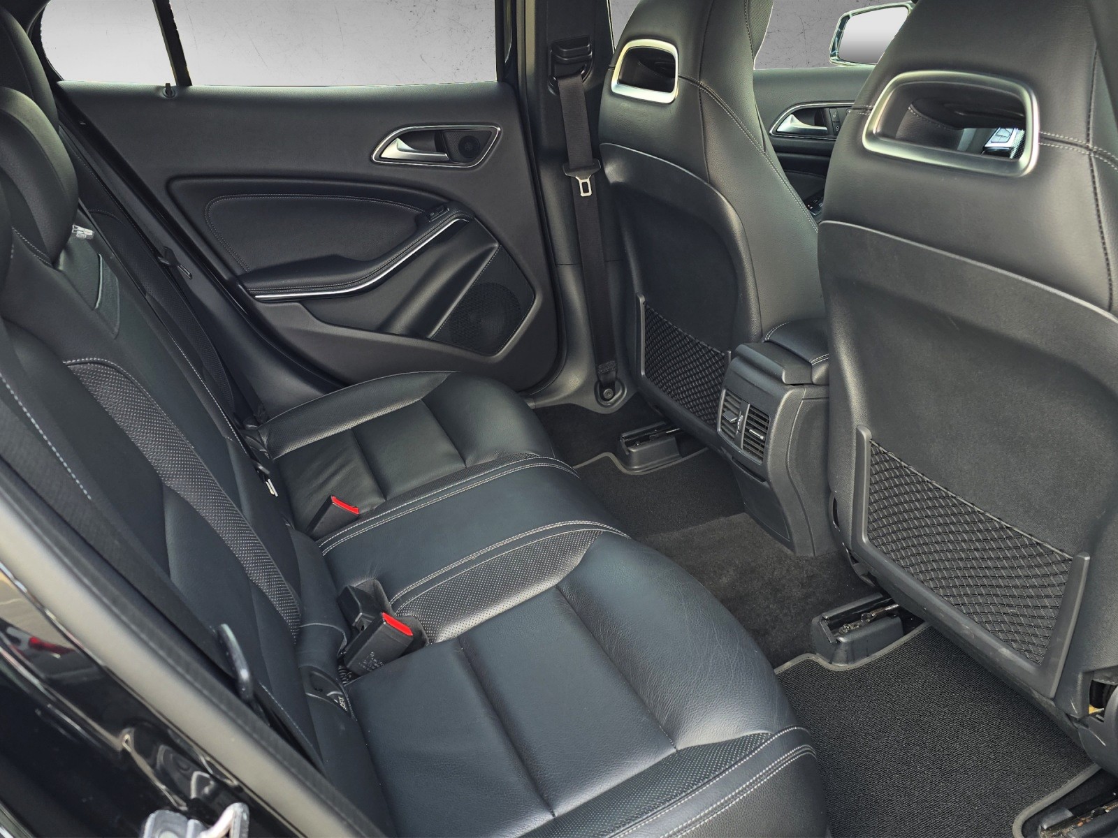 MERCEDES-BENZ GLA 220 AMG Line 4Matic 7G-DCT-image-15