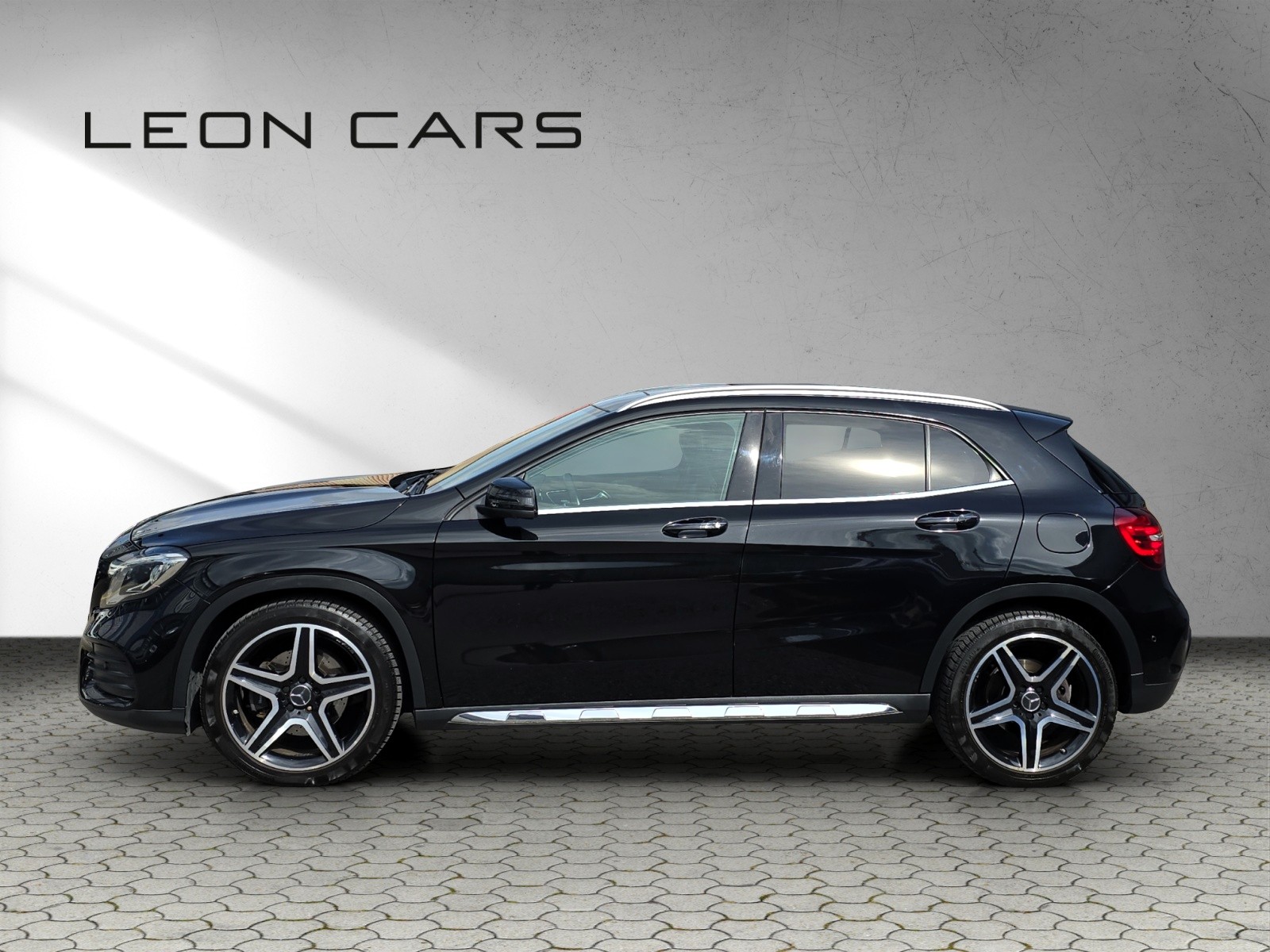 MERCEDES-BENZ GLA 220 AMG Line 4Matic 7G-DCT-image-7