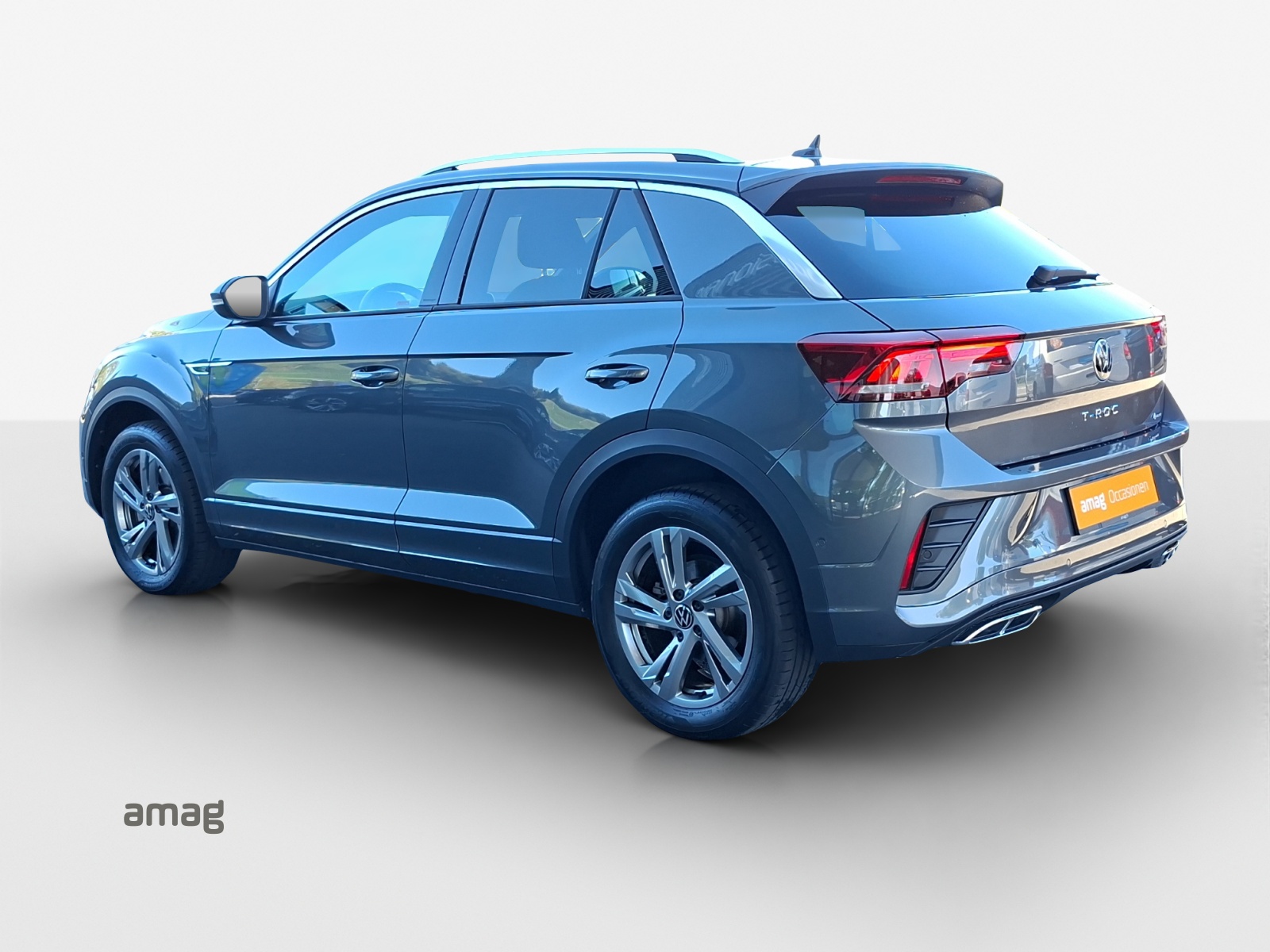 VW T-Roc 2.0 TSI R-Line DSG 4Motion-image-2