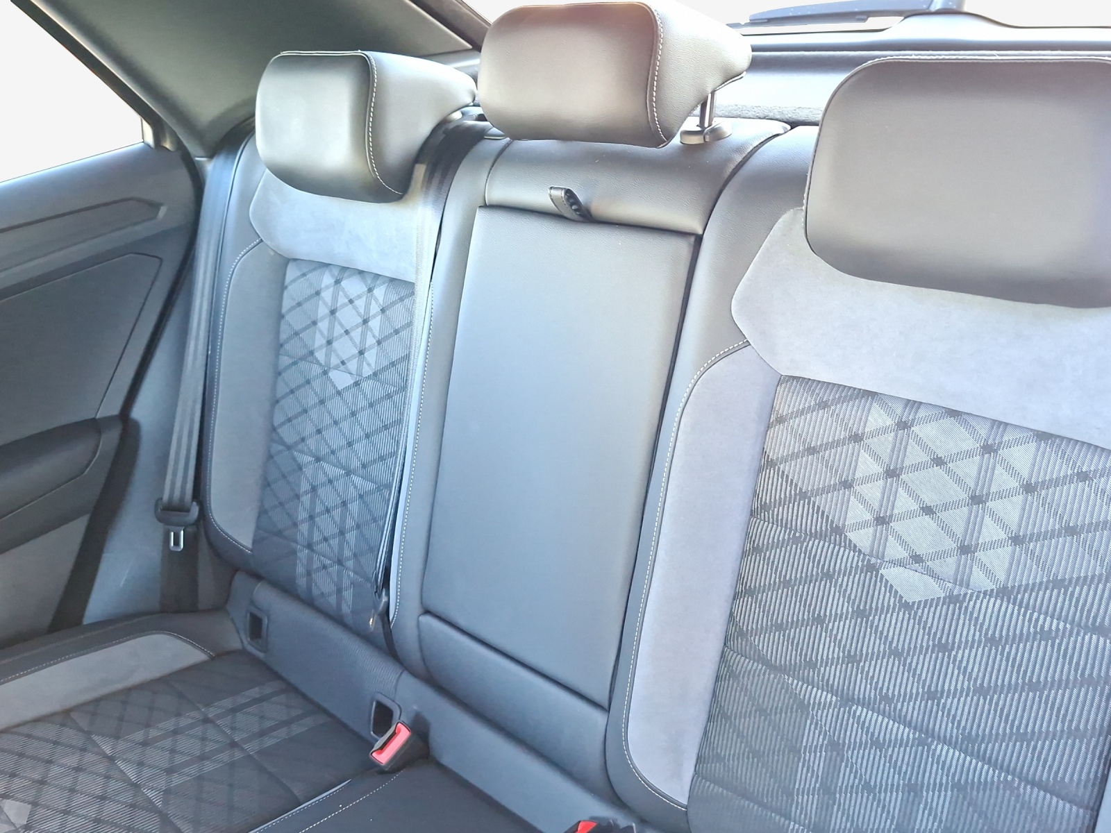 VW T-Roc 2.0 TSI R-Line DSG 4Motion-image-11