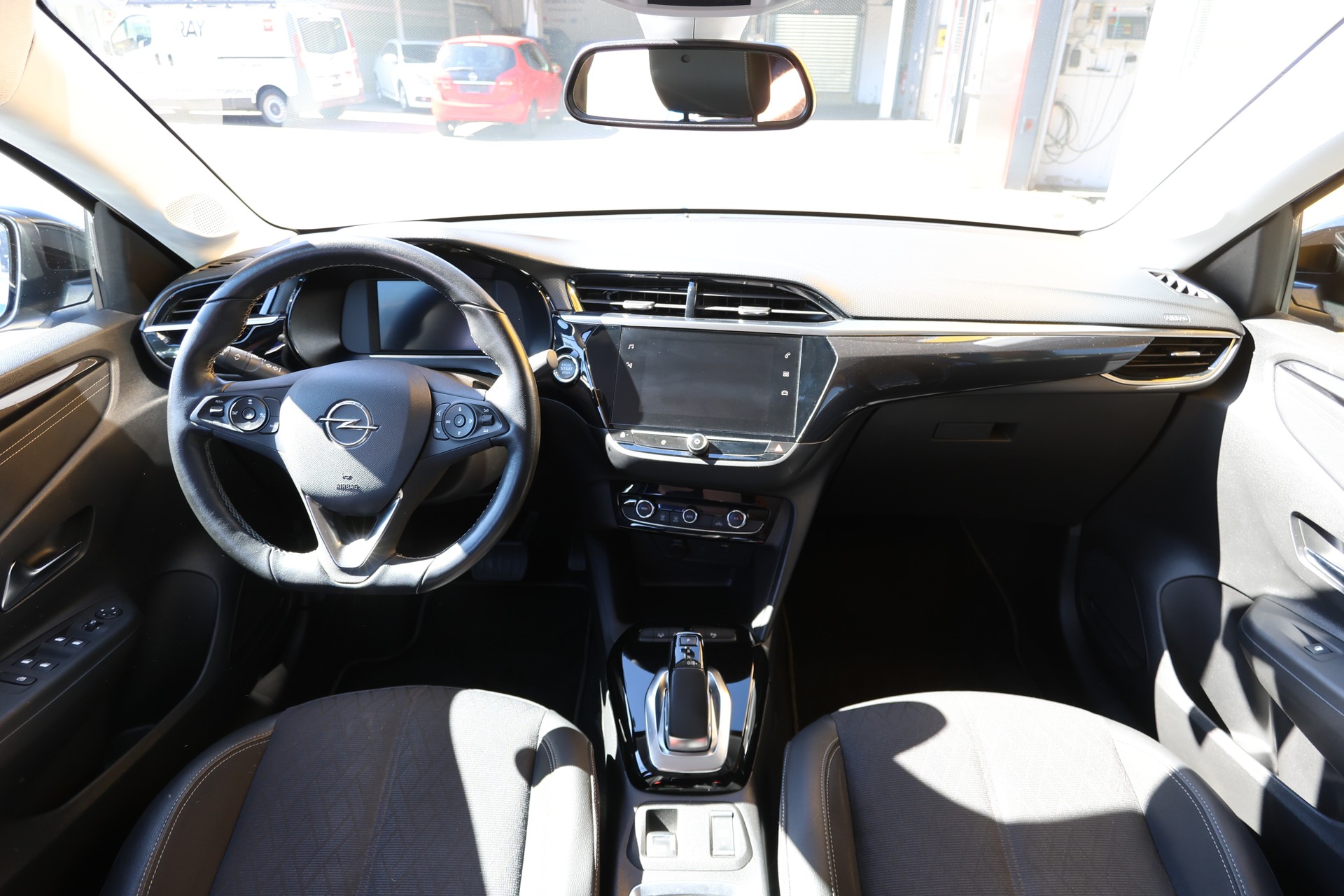 OPEL Corsa e-Elegance-image-3