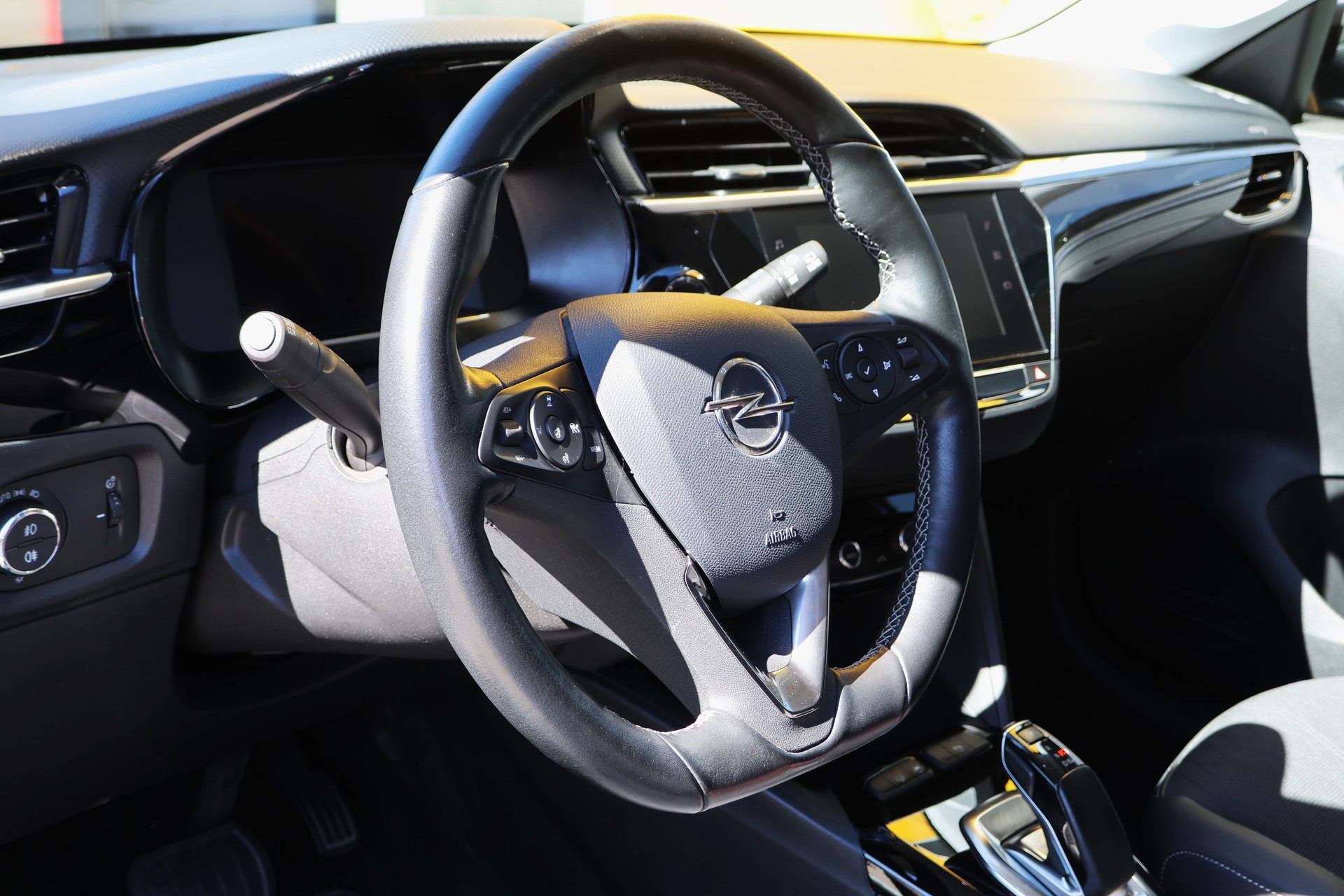 OPEL Corsa e-Elegance-image-4