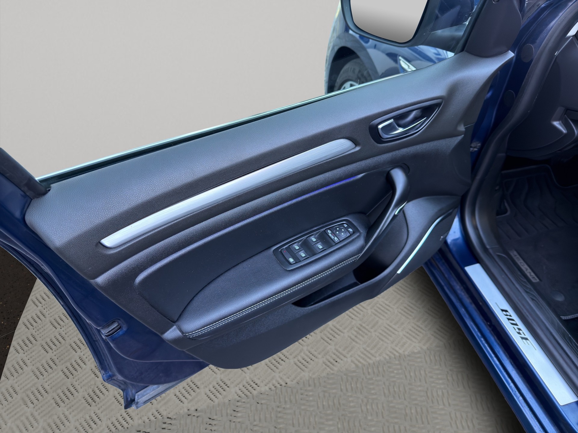 RENAULT Mégane Grandtour 1.2 16V Turbo Bose EDC-image-12