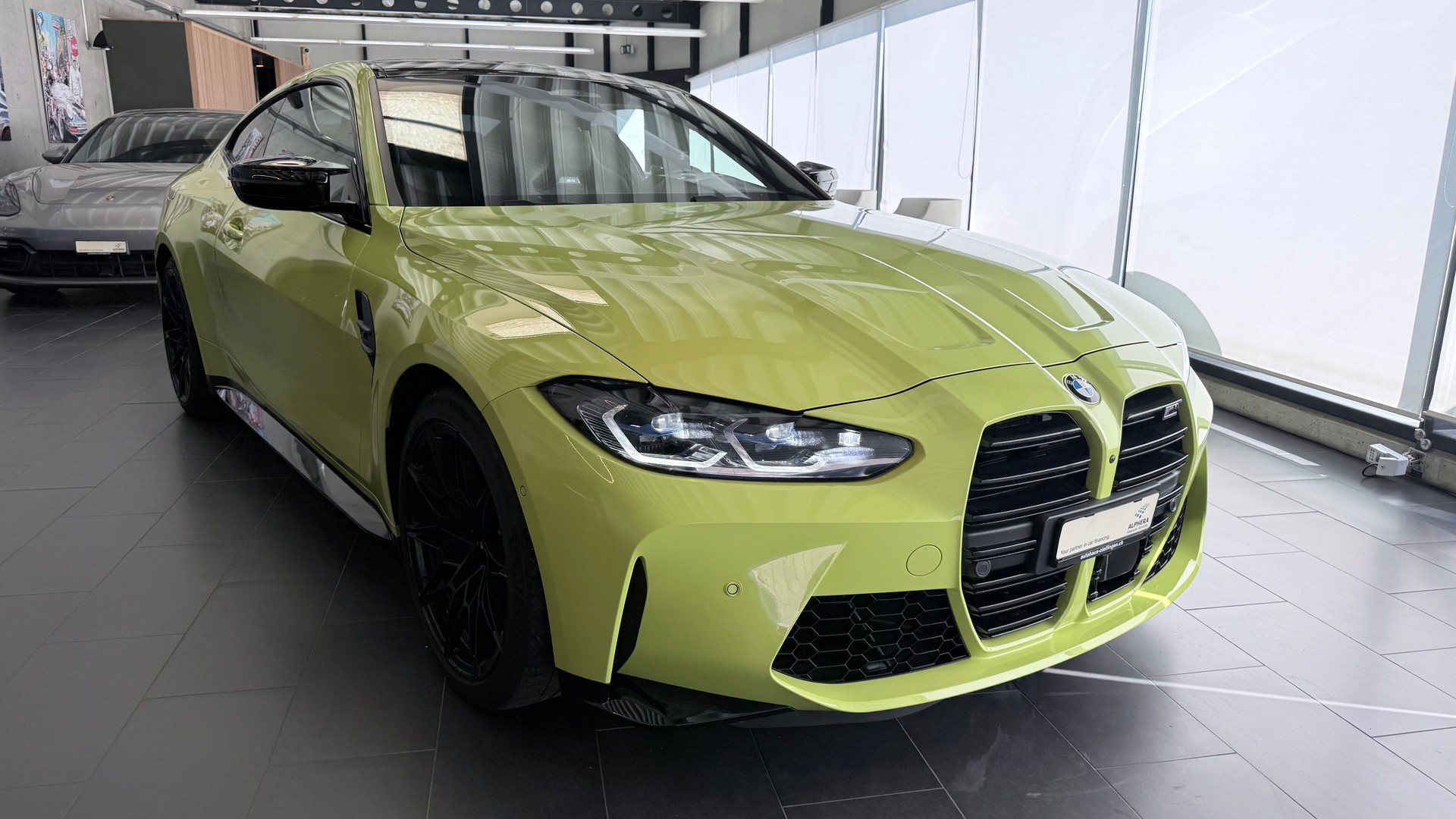BMW M4 Competition xDrive Coupé-image-2