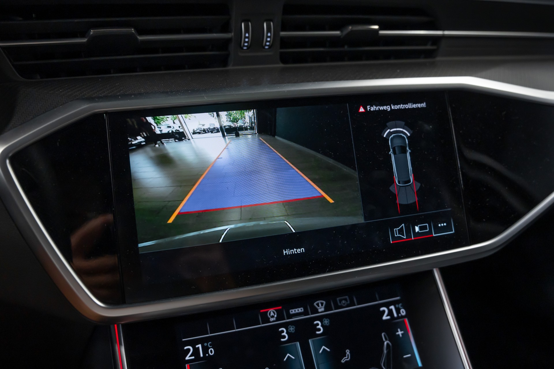 AUDI RS6 Avant 4.0 TFSI V8 Performance / CH Auto / Audi Werksgarantie / Gratis Service / Sitzkühlung / Bang & Olufsen uvm...-image-12