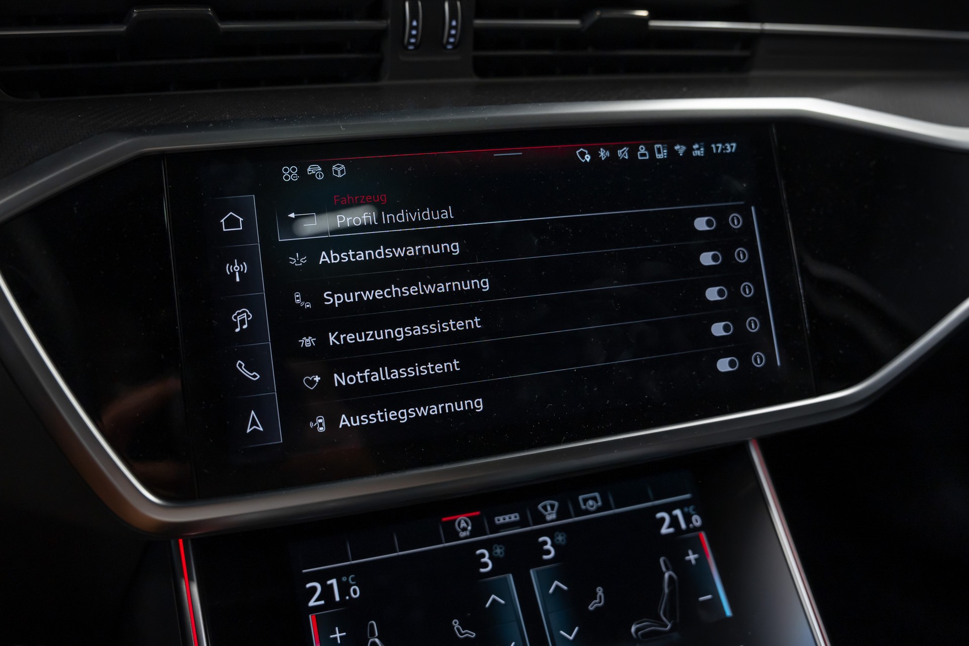 AUDI RS6 Avant 4.0 TFSI V8 Performance / CH Auto / Audi Werksgarantie / Gratis Service / Sitzkühlung / Bang & Olufsen uvm...-image-13