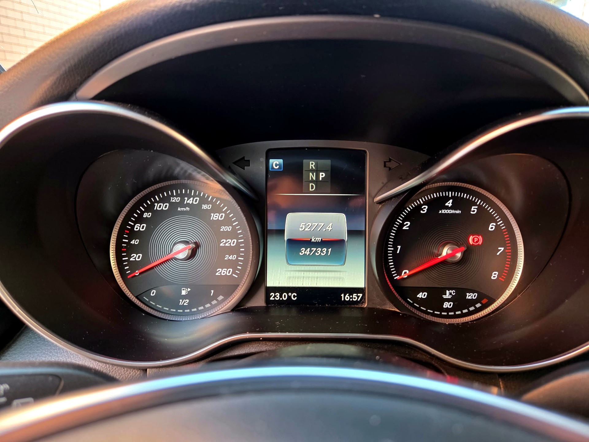 MERCEDES-BENZ GLC 250 AMG Line 4Matic 9G-Tronic-image-6