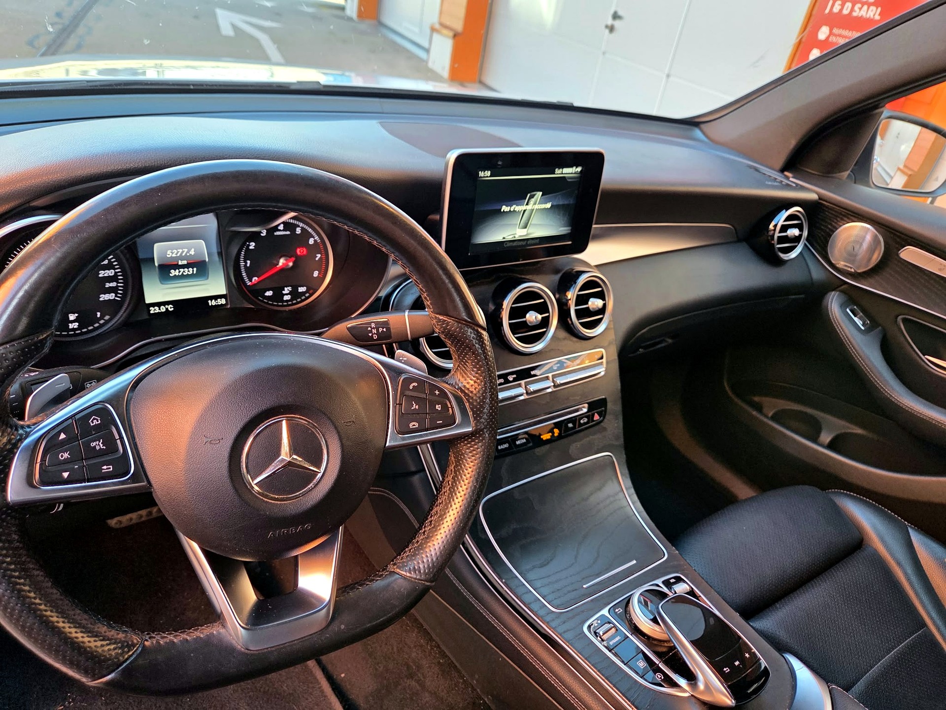 MERCEDES-BENZ GLC 250 AMG Line 4Matic 9G-Tronic-image-5