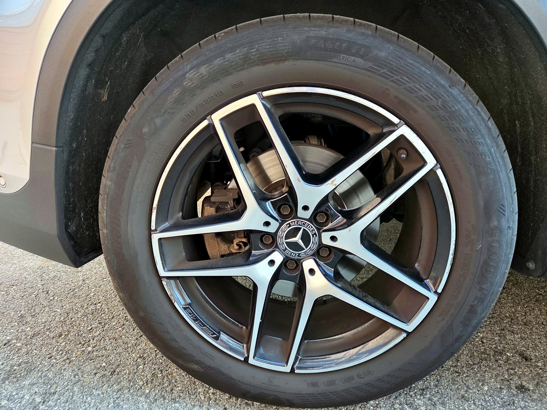 MERCEDES-BENZ GLC 250 AMG Line 4Matic 9G-Tronic-image-12