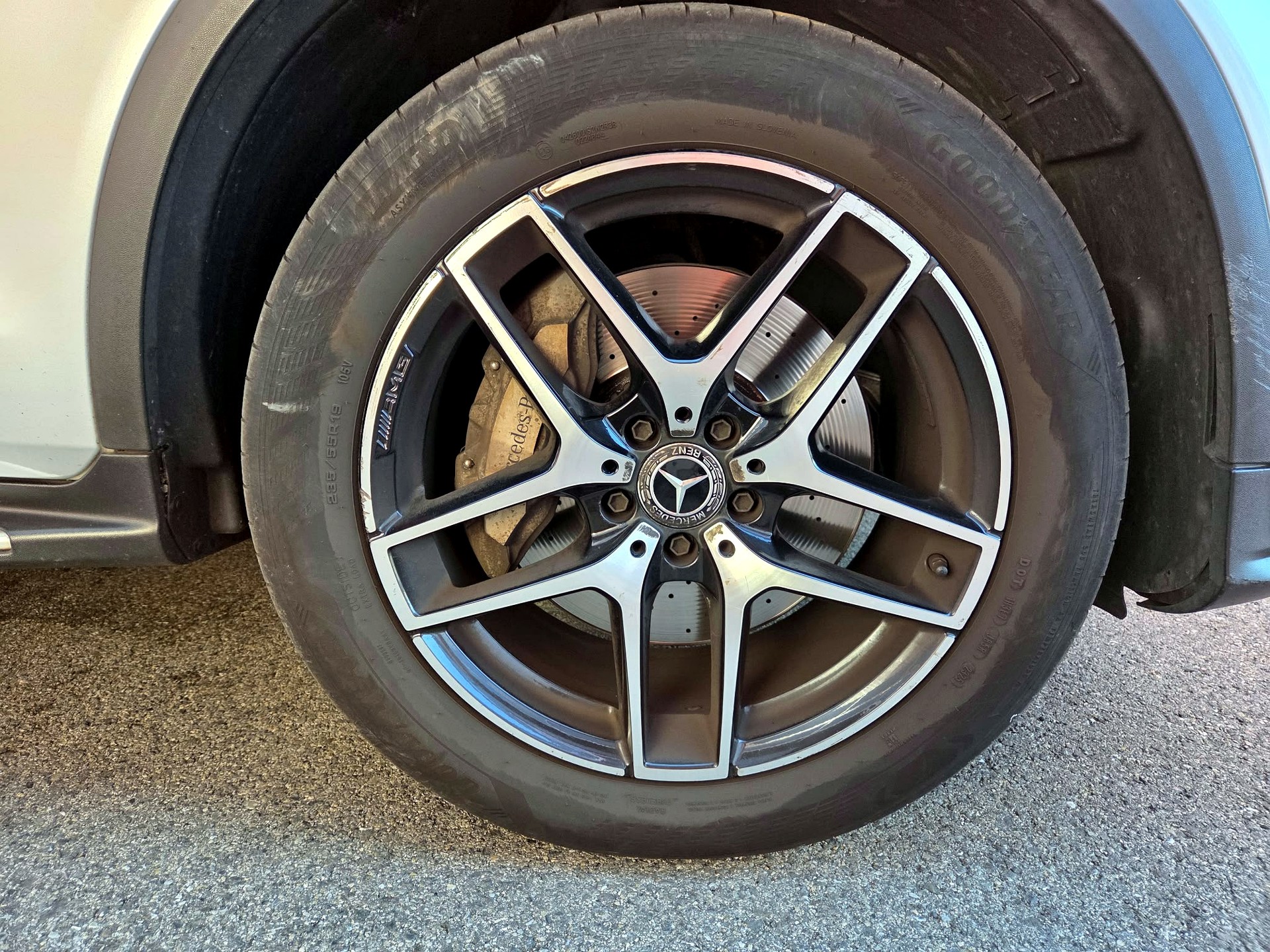 MERCEDES-BENZ GLC 250 AMG Line 4Matic 9G-Tronic-image-11
