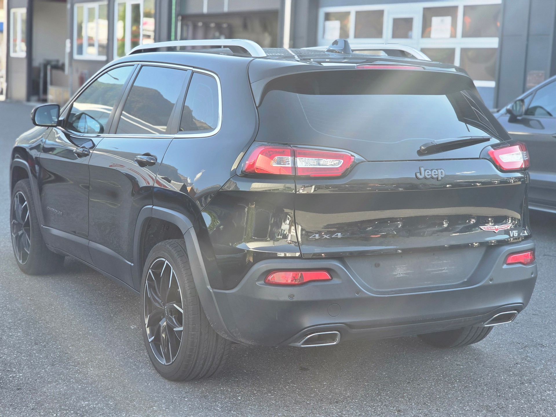 JEEP Cherokee 2.2TD Longitude Sw- Black Ed. AWD 9ATX-image-4
