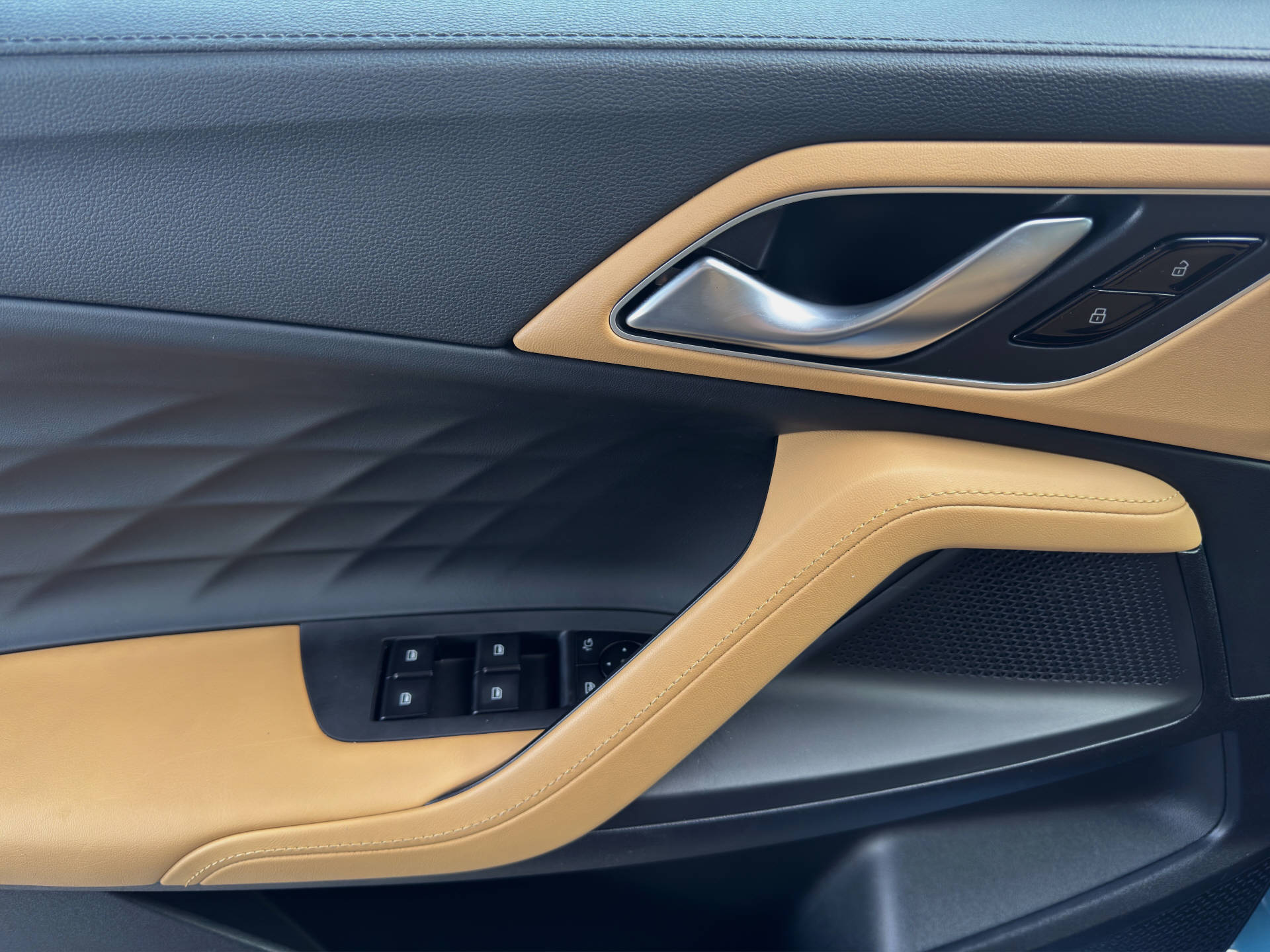 MG HS 1.5 Hybrid Luxury-image-8