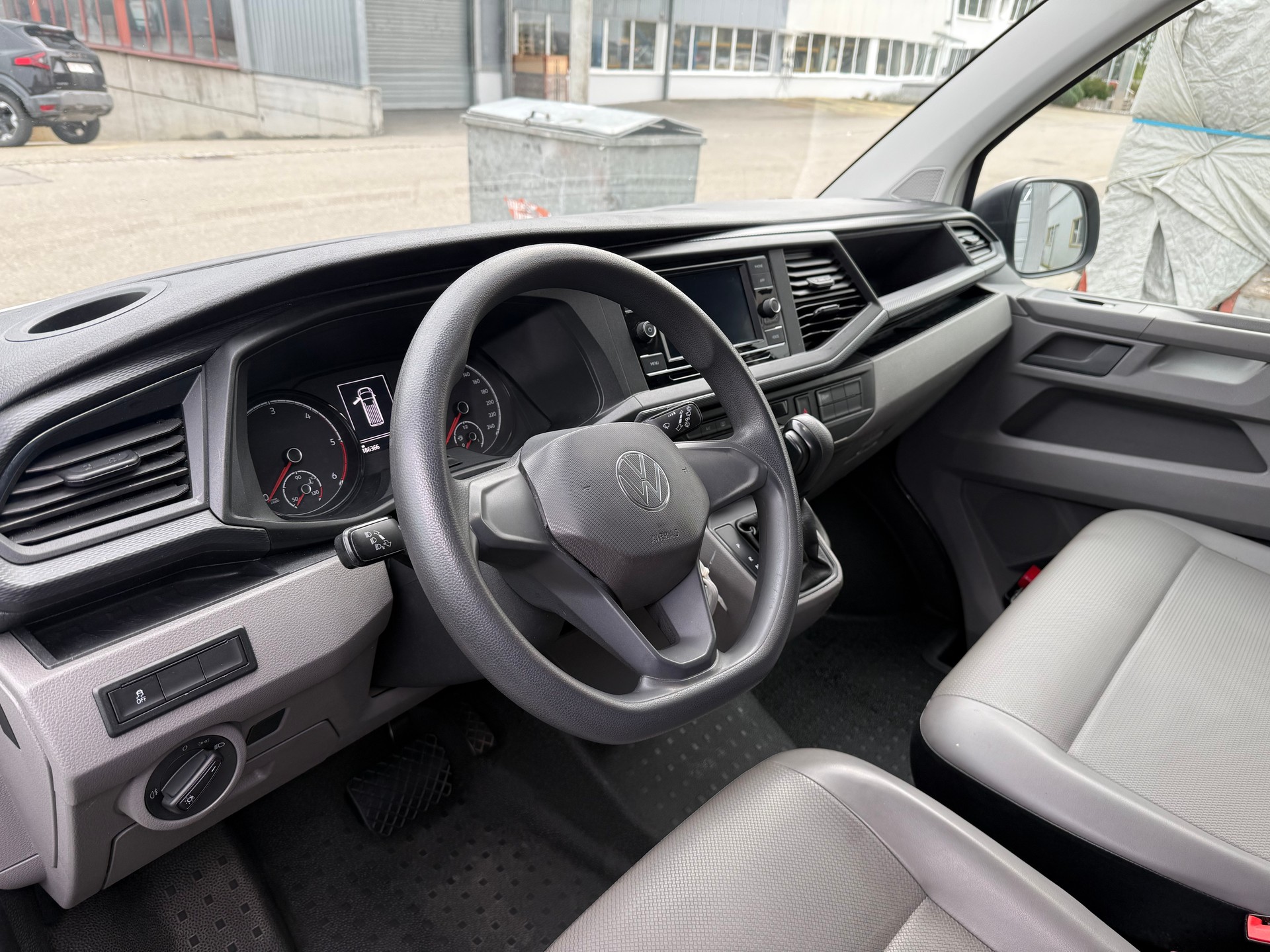 VW T6.1 2.0 TDI 4Motion DSG-image-6