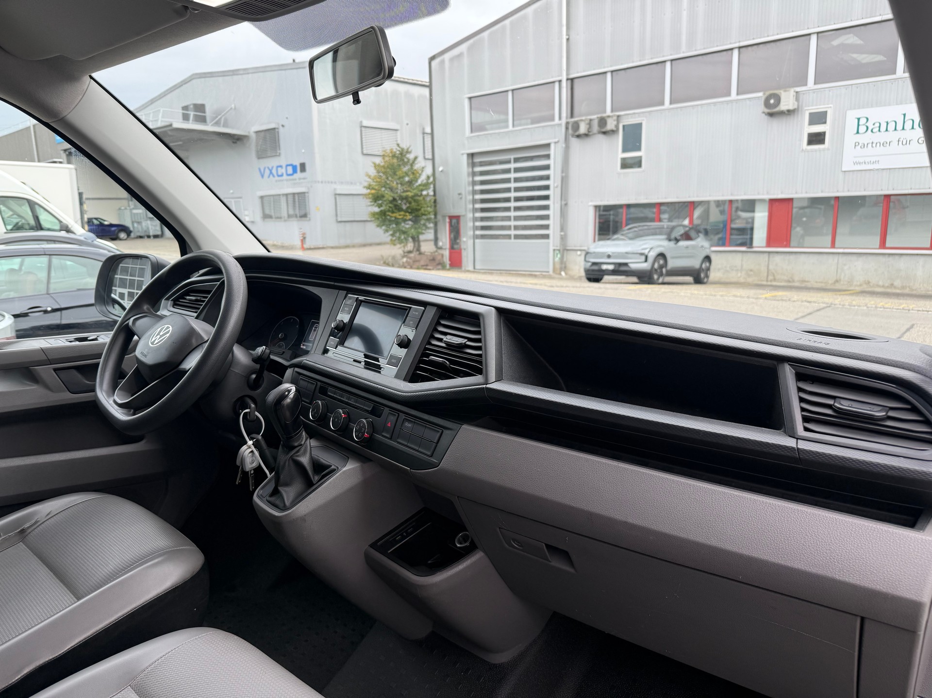 VW T6.1 2.0 TDI 4Motion DSG-image-7