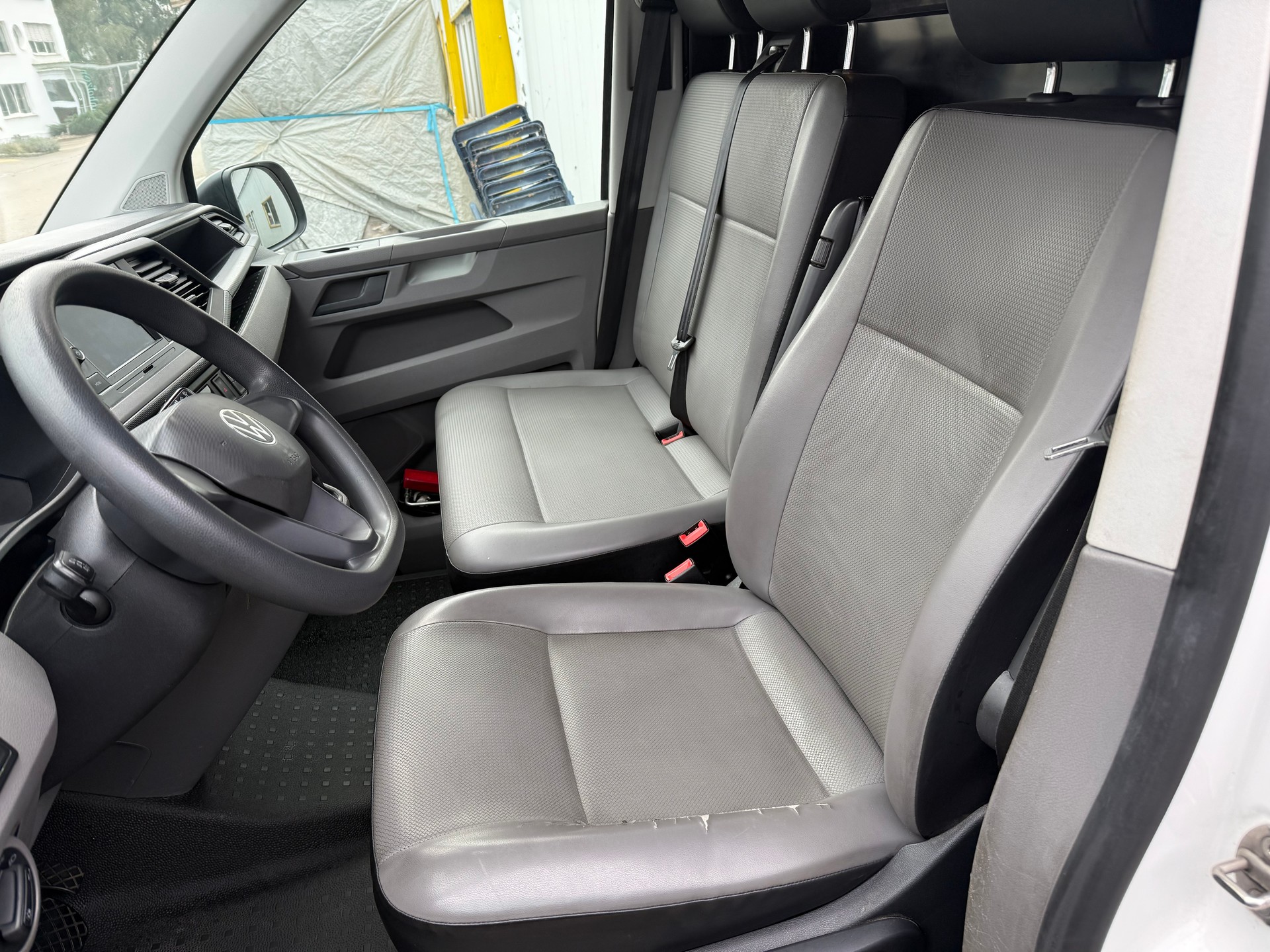 VW T6.1 2.0 TDI 4Motion DSG-image-8