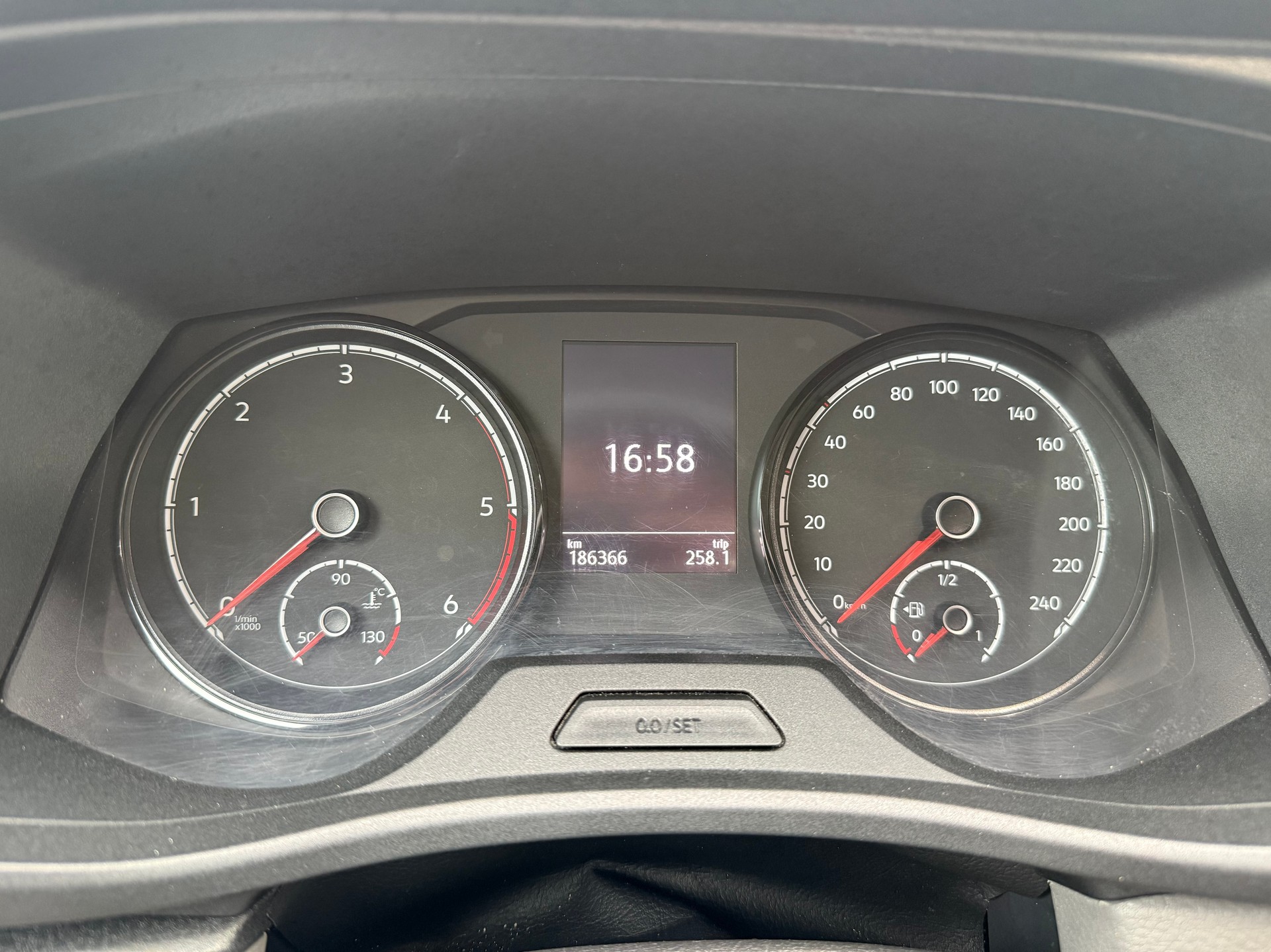 VW T6.1 2.0 TDI 4Motion DSG-image-11