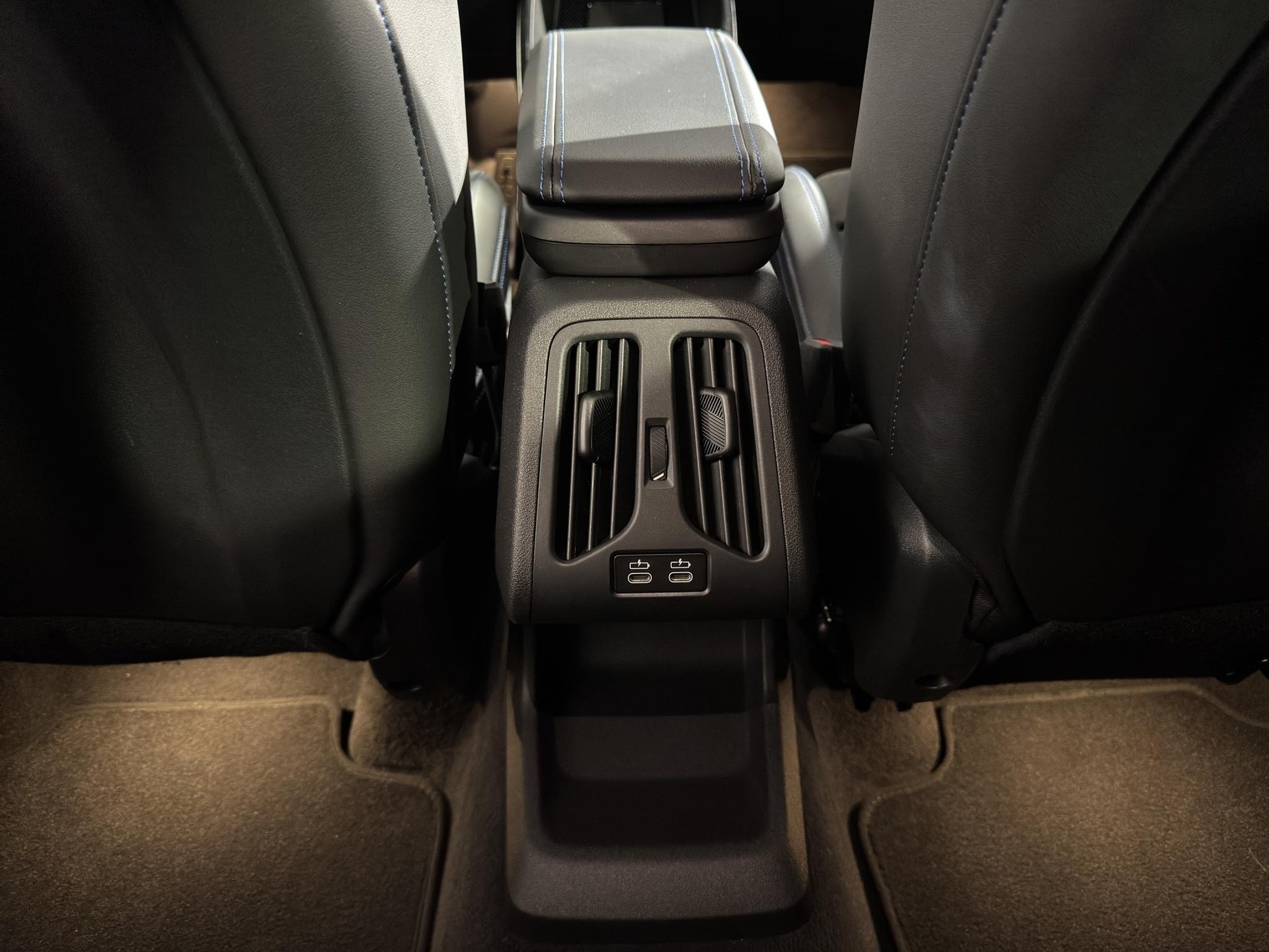 BMW X2 U10 20i sDrive paddles-image-9