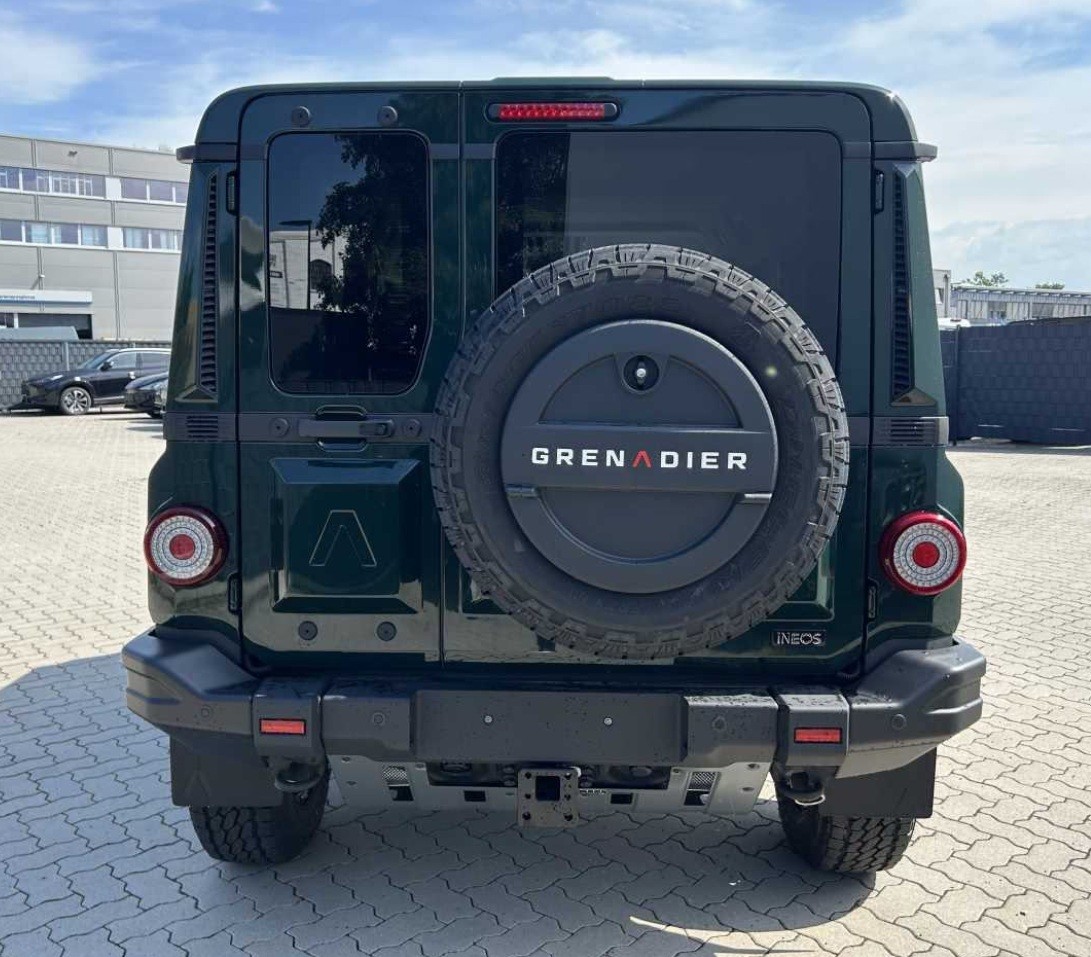 INEOS Grenadier 3.0D Utility Wagon 5-Sitz-image-2