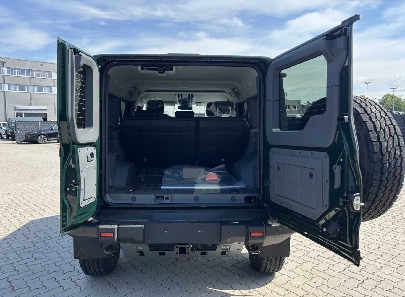 INEOS Grenadier 3.0D Utility Wagon 5-Sitz-image-3