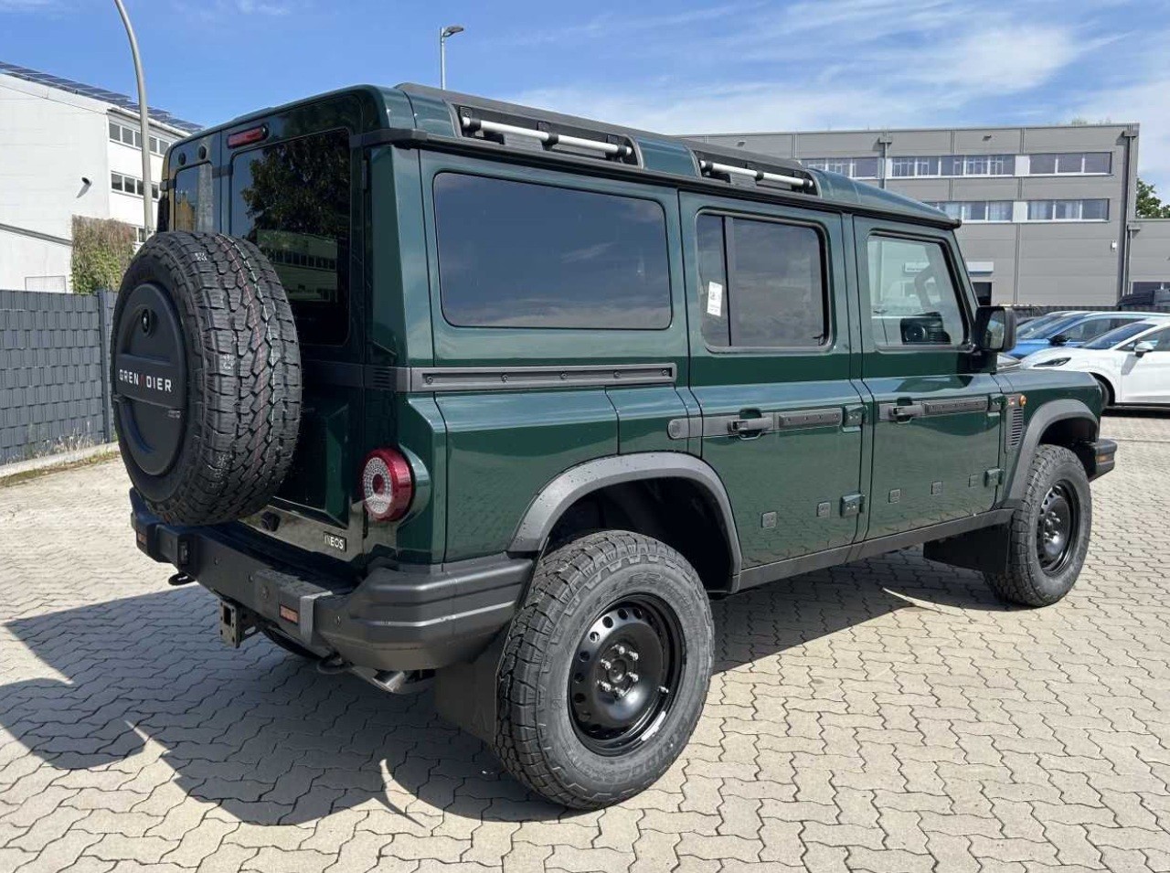 INEOS Grenadier 3.0D Utility Wagon 5-Sitz-image-1