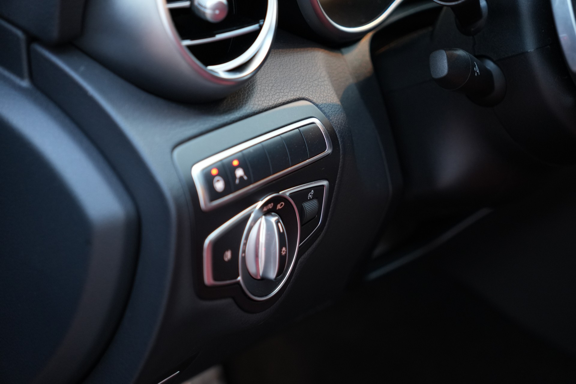 MERCEDES-BENZ C 300 Coupé AMG Line 9G-tronic (CH)-image-15