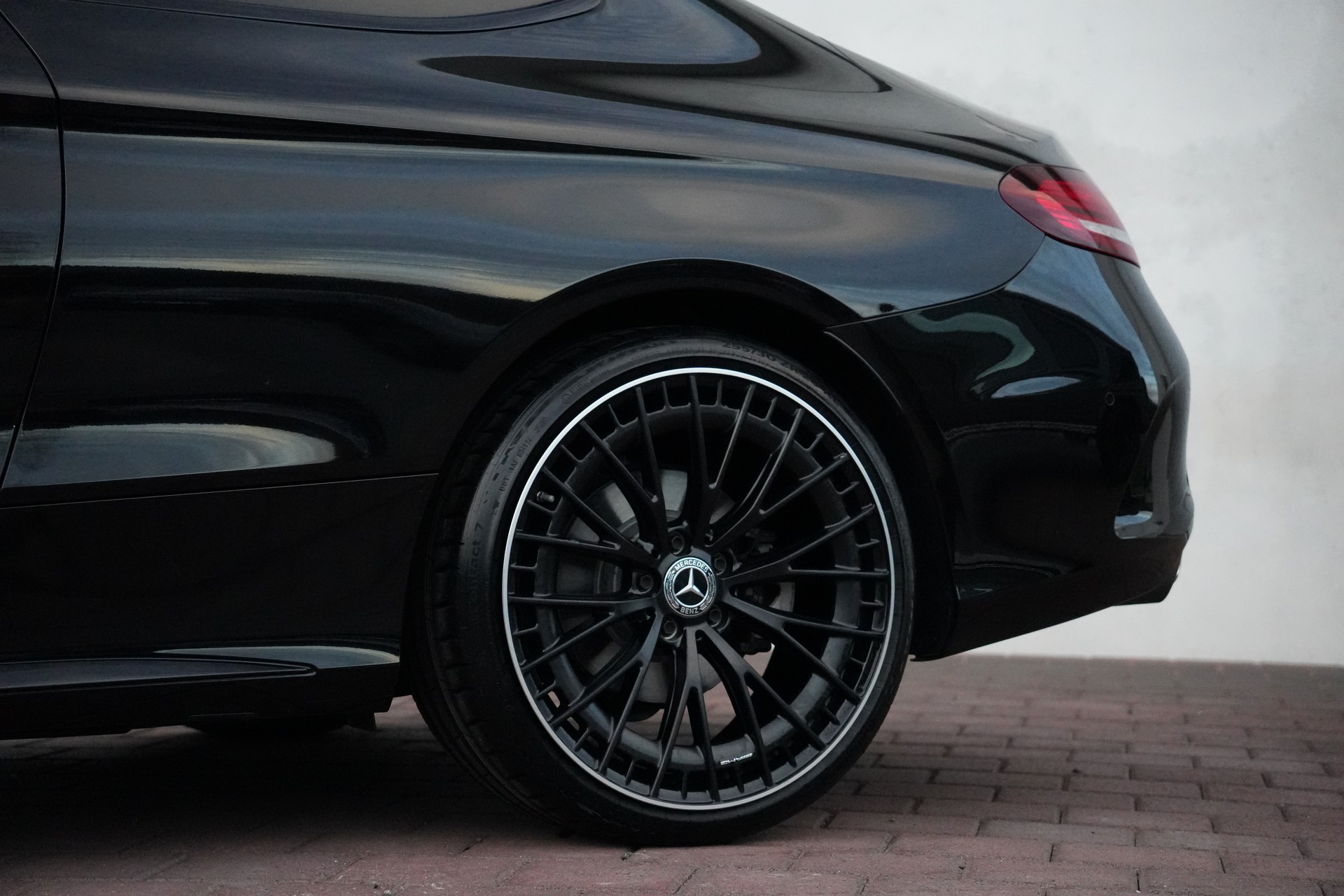 MERCEDES-BENZ C 300 Coupé AMG Line 9G-tronic (CH)-image-2