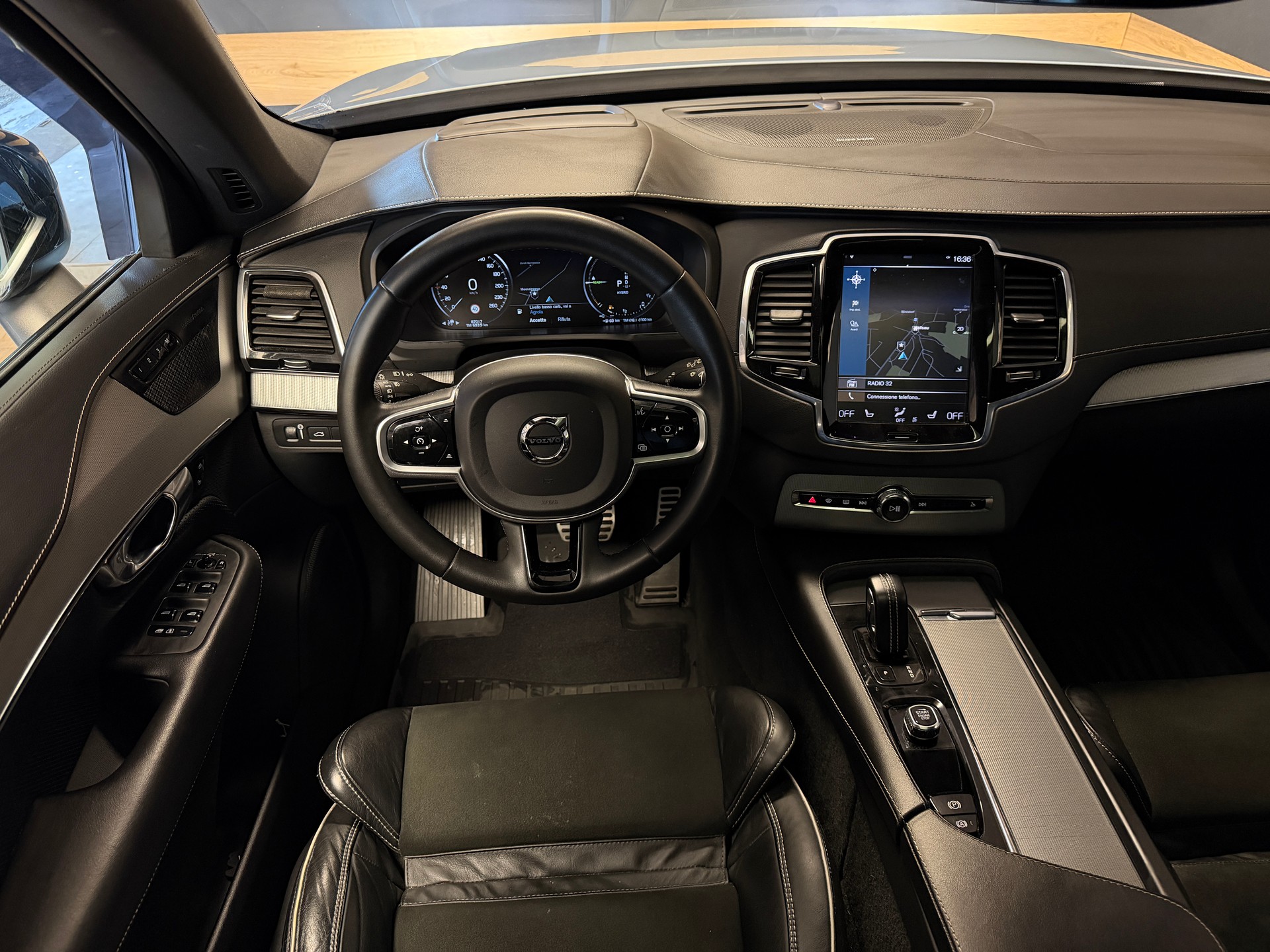 VOLVO XC90 T8 eAWD R-Design Geartronic-image-15