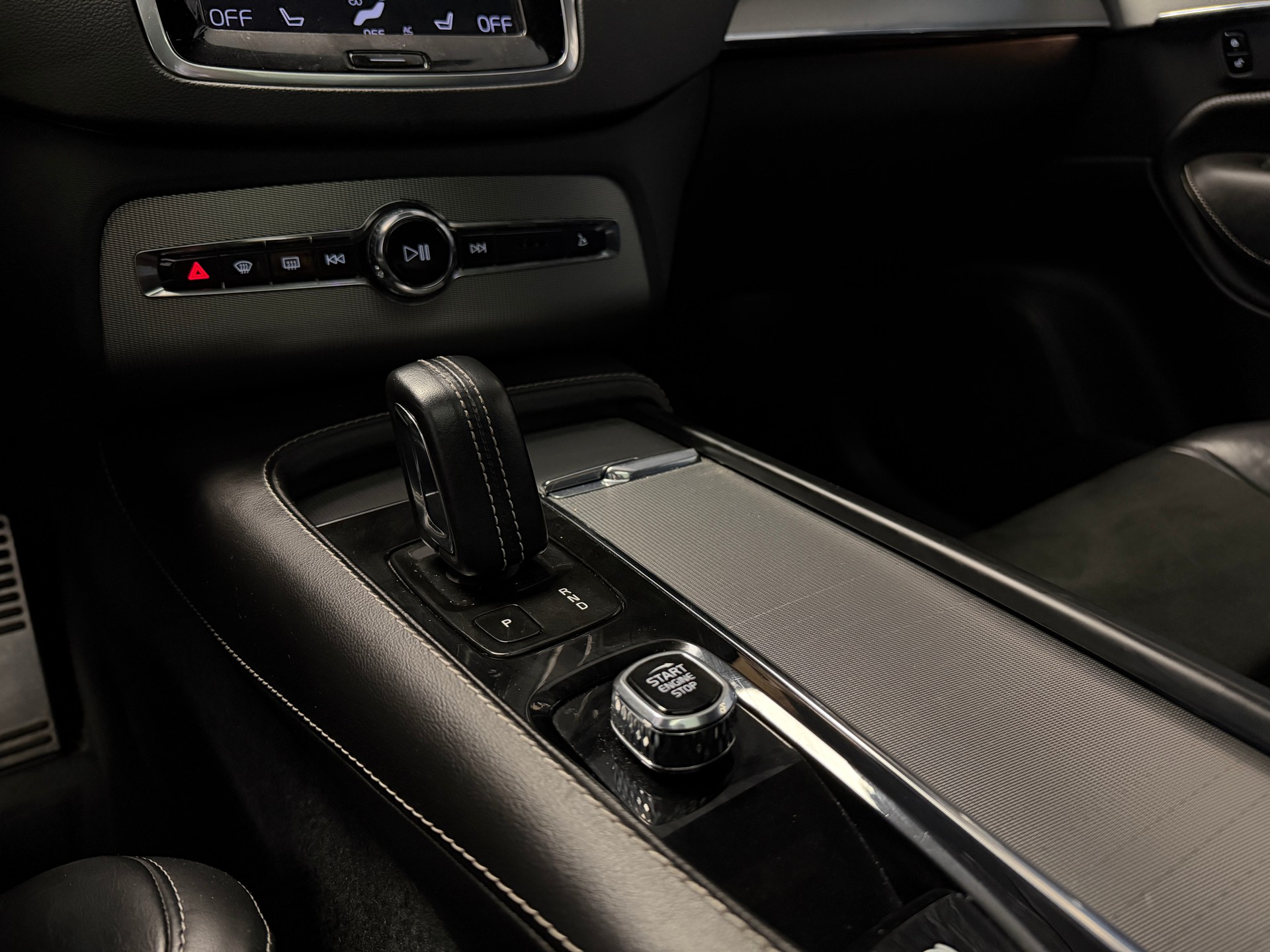 VOLVO XC90 T8 eAWD R-Design Geartronic-image-9