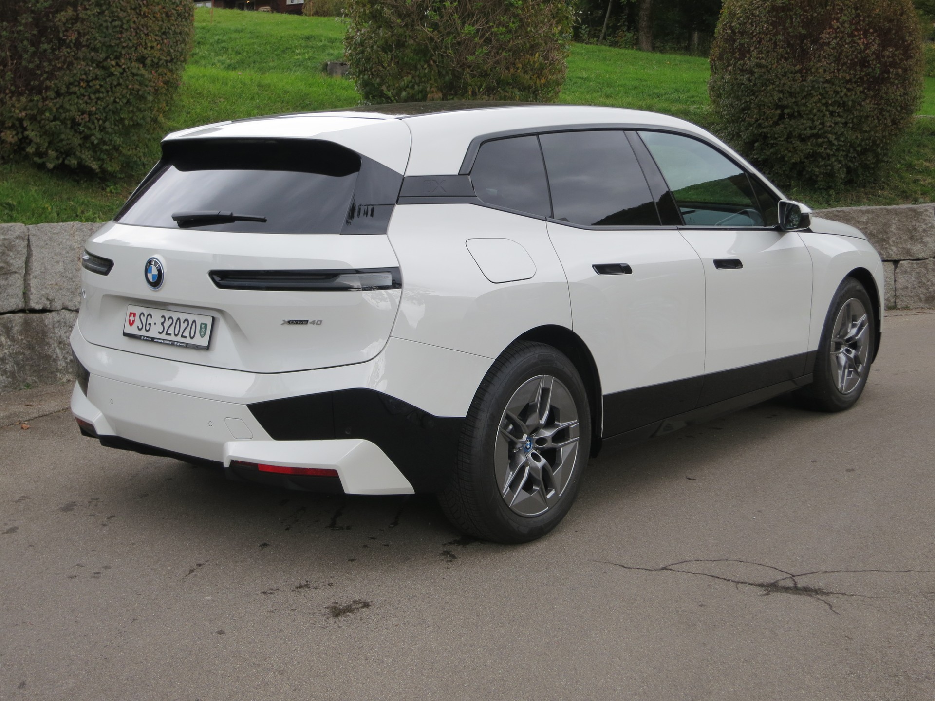 BMW iX xDrive40-showroom-element-3