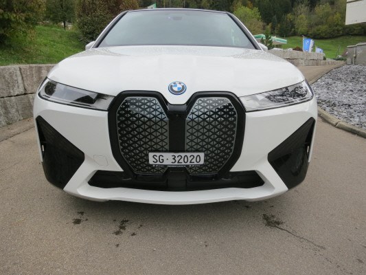BMW iX xDrive40-image-5