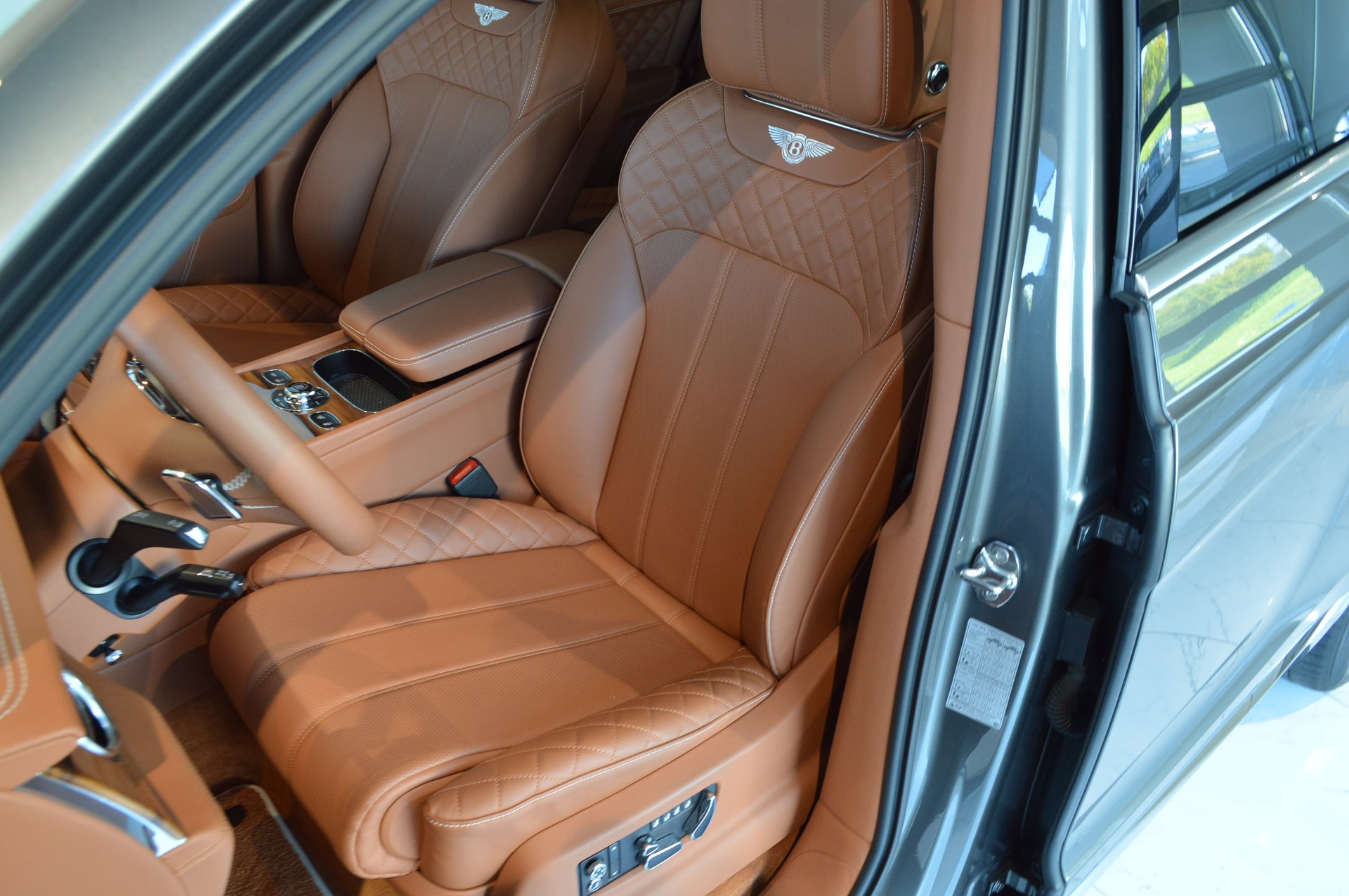 BENTLEY Bentayga V8-image-5