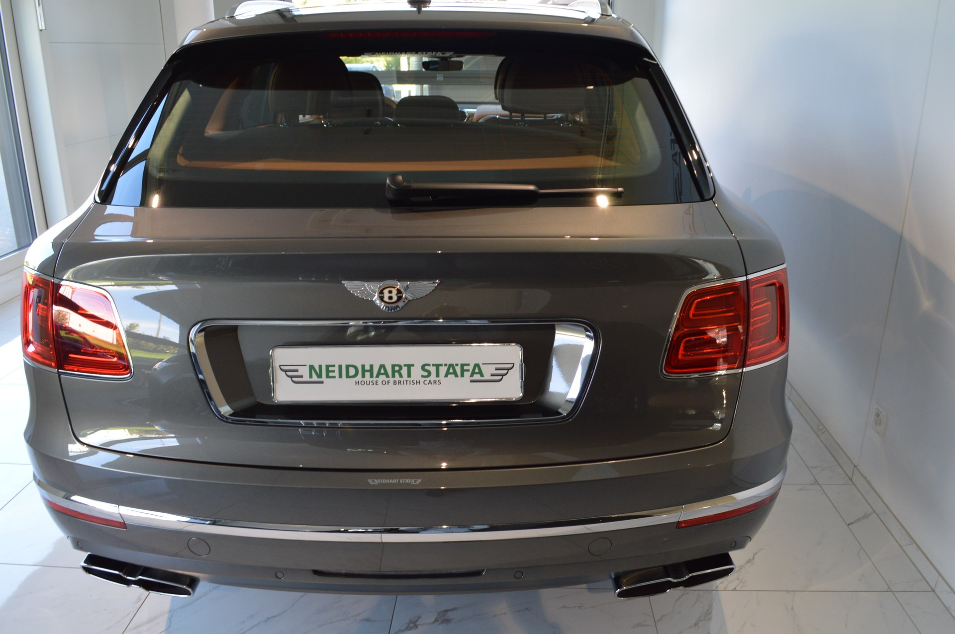 BENTLEY Bentayga V8-image-3