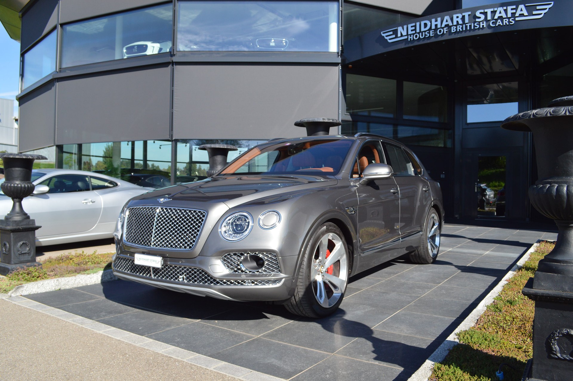 BENTLEY Bentayga V8-image-0
