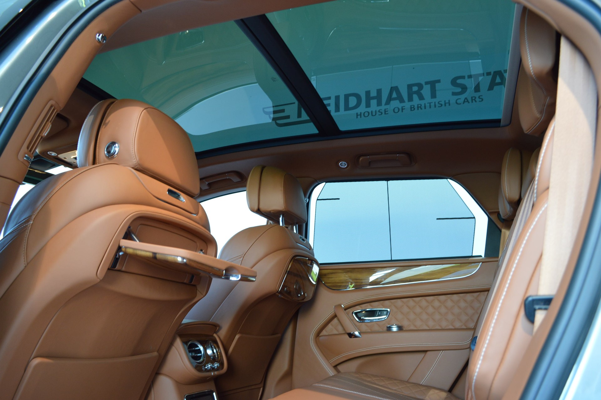 BENTLEY Bentayga V8-image-7