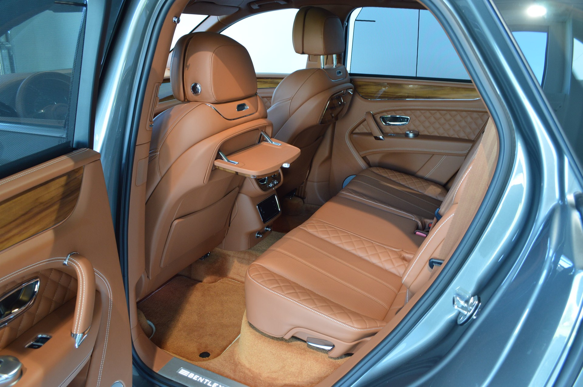 BENTLEY Bentayga V8-image-6