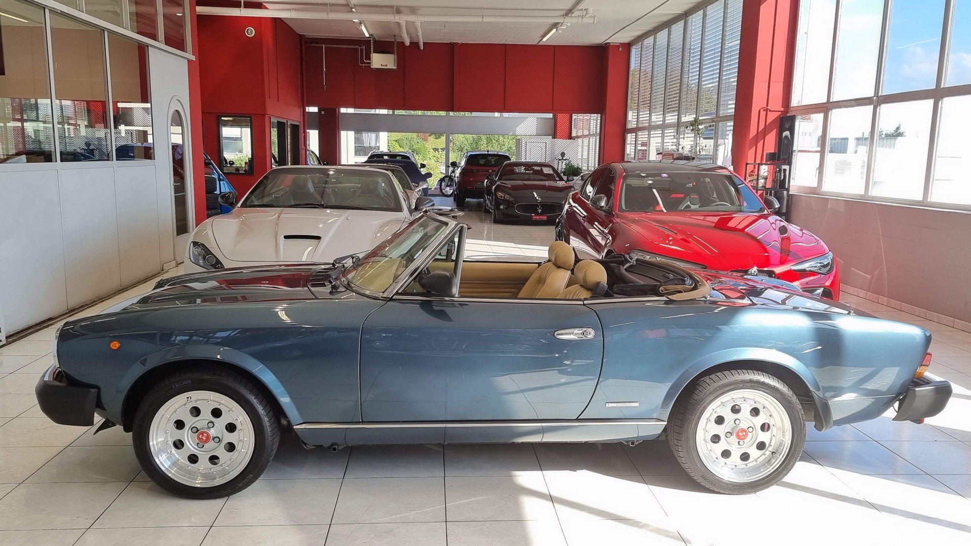 FIAT 124 Spidereuropa 2.0 i.e Azzurra-image-3