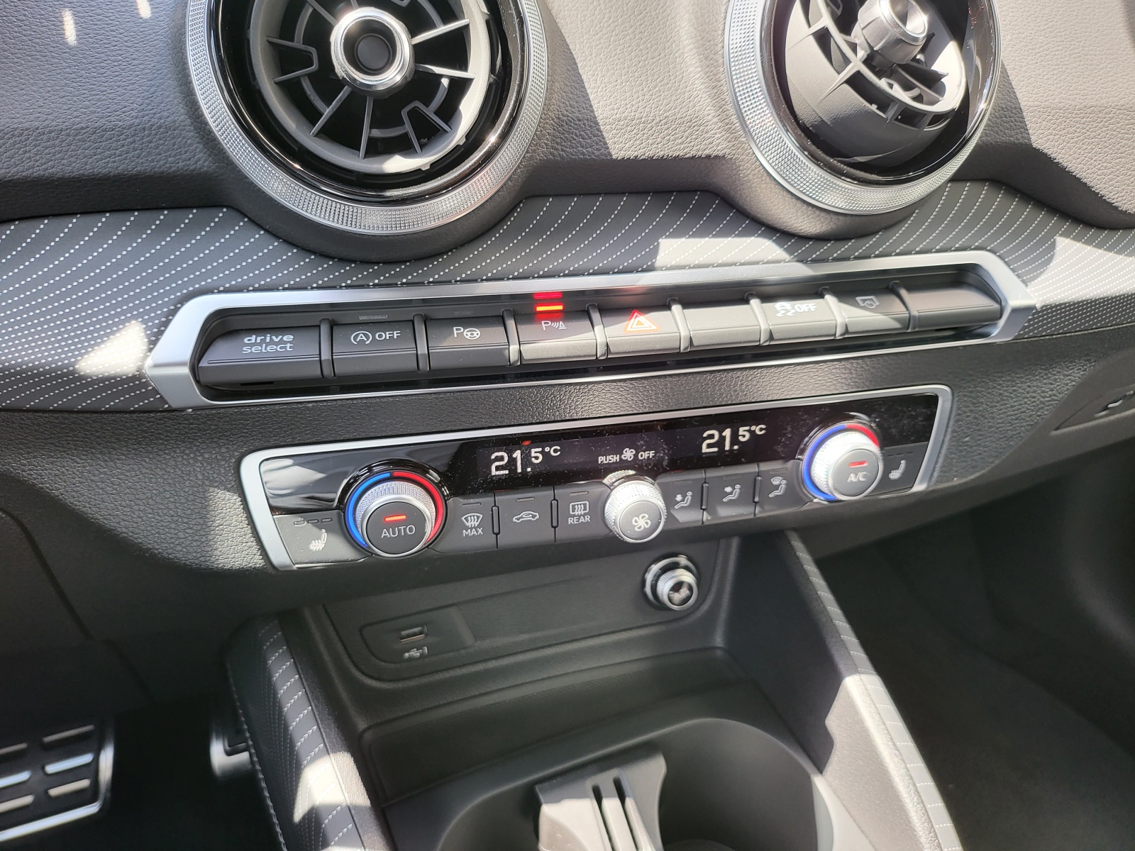 AUDI SQ2 TFSI quattro S-tronic-image-12