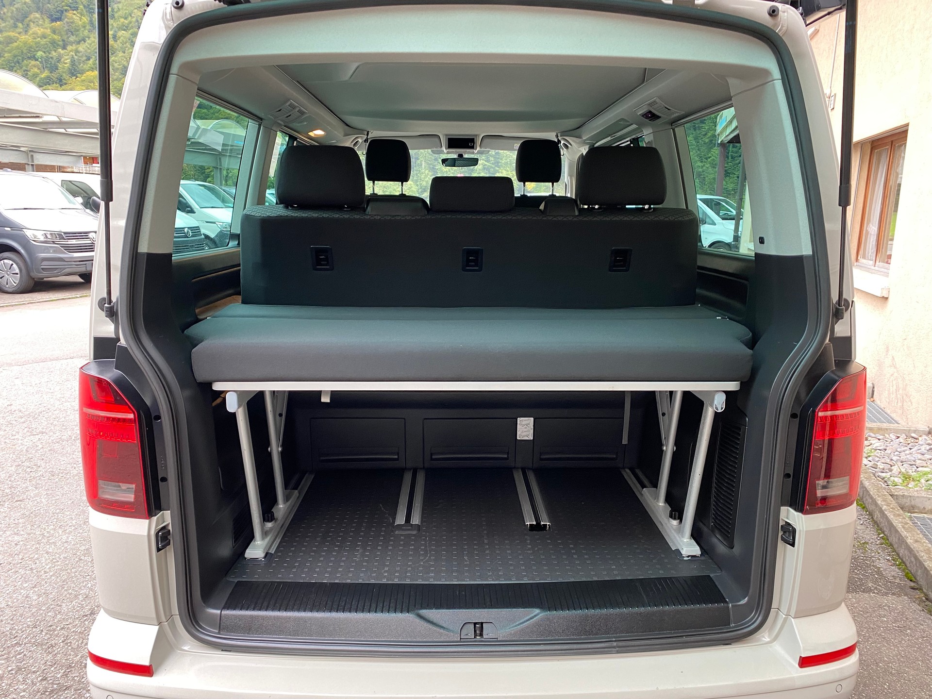 VW T6.1 California 2.0 TDI Beach Liberty Spirit-image-10