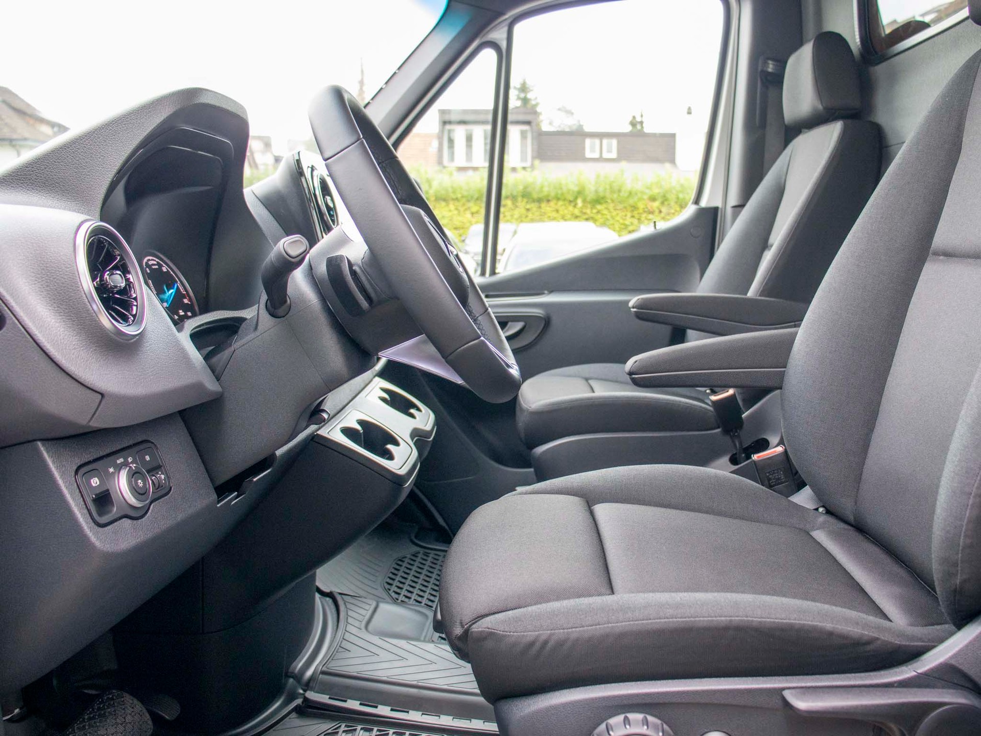 MERCEDES-BENZ eSprinter 320 PRO Lang-image-6