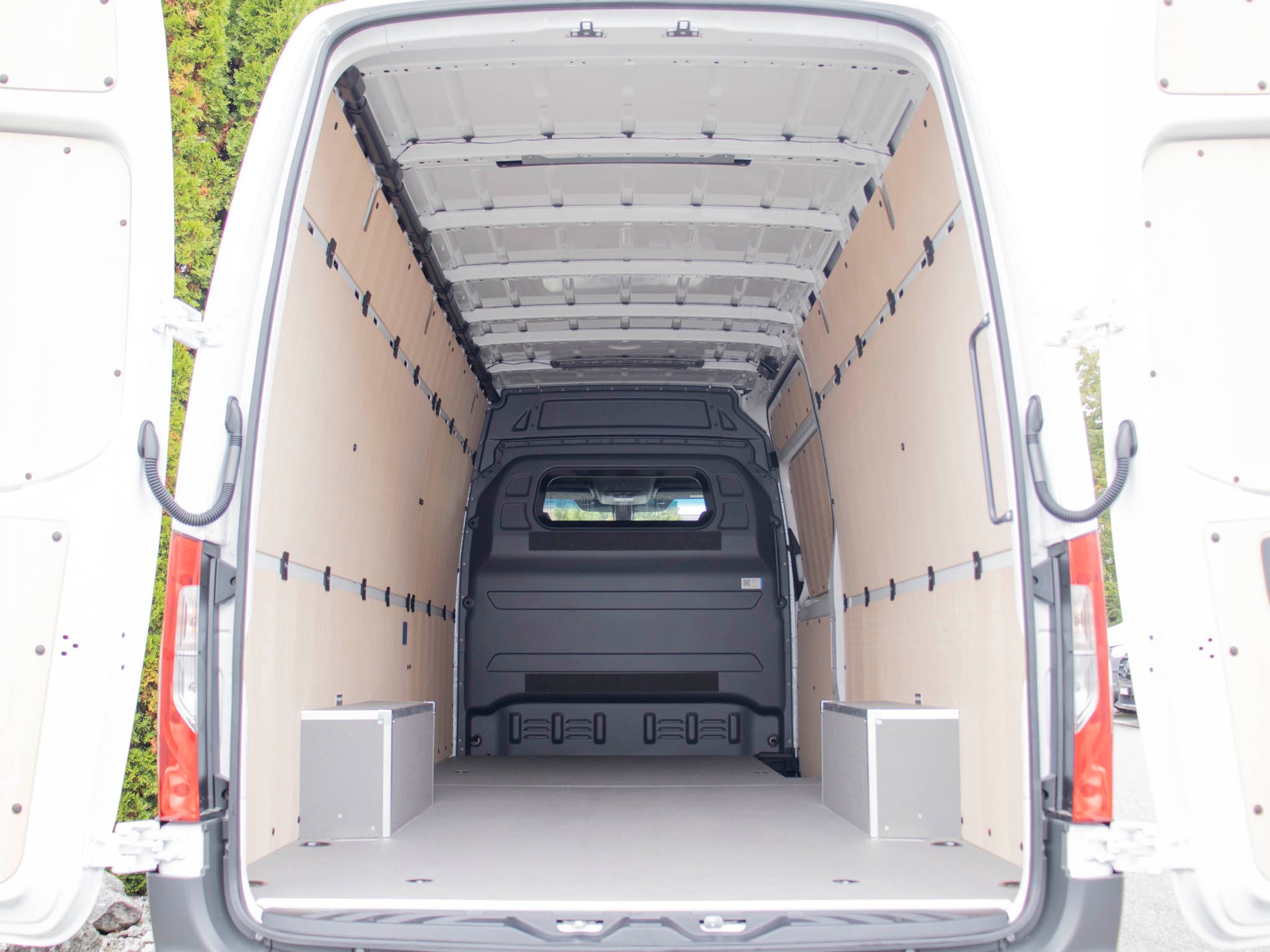 MERCEDES-BENZ eSprinter 320 PRO Lang-image-11