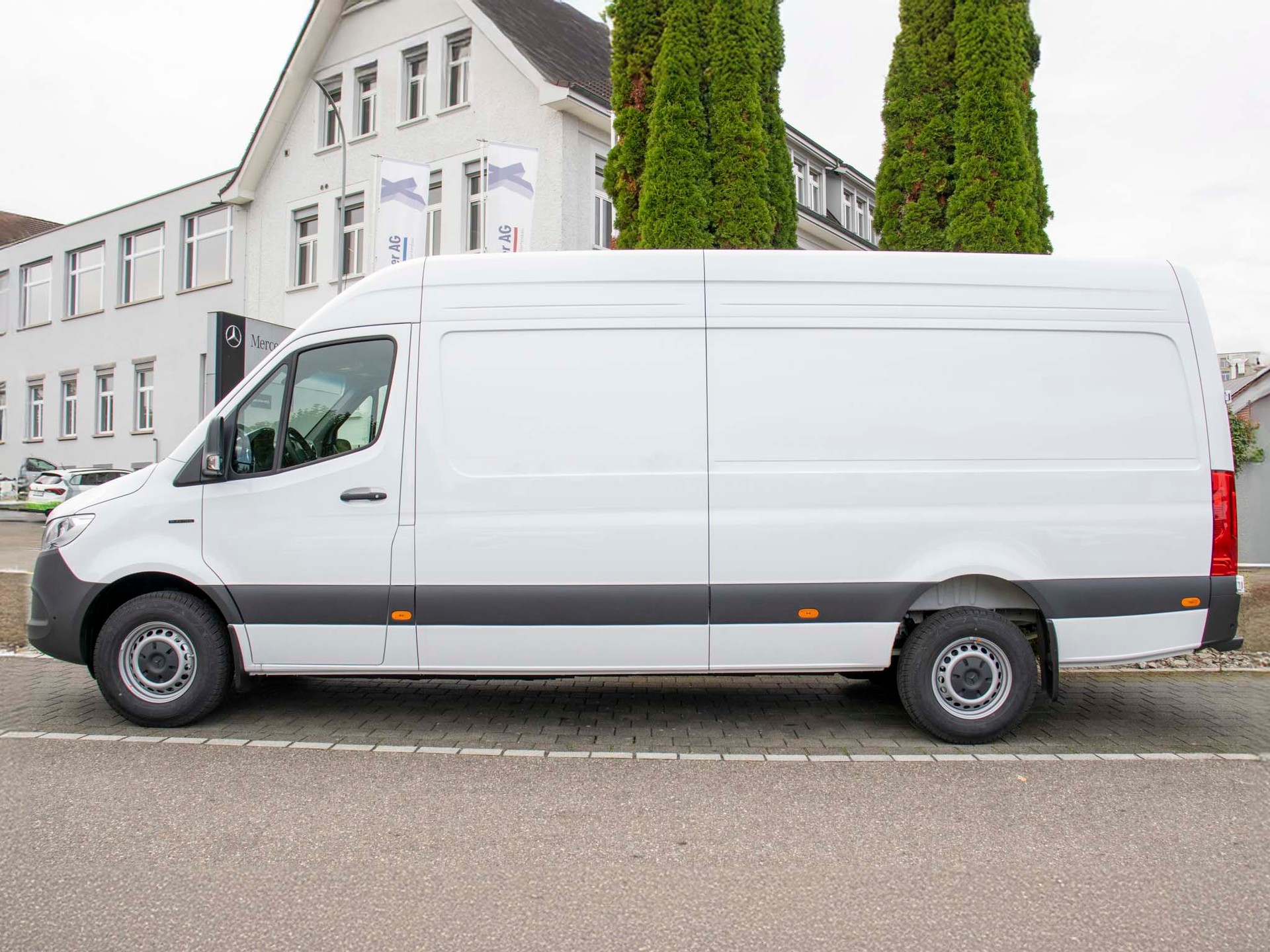 MERCEDES-BENZ eSprinter 320 PRO Lang-image-1