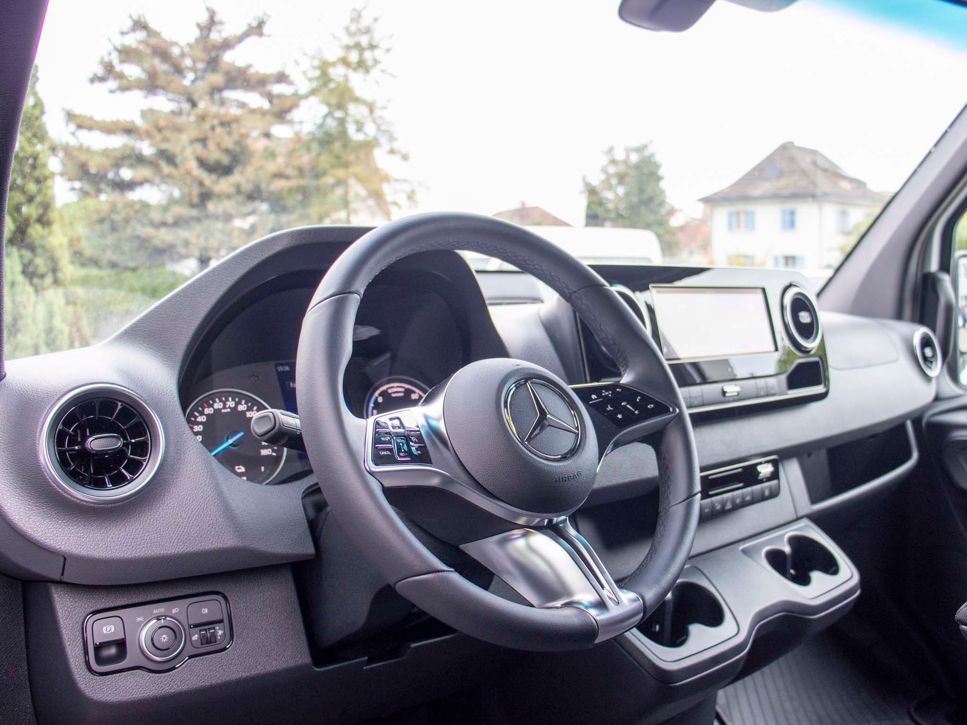 MERCEDES-BENZ eSprinter 320 PRO Lang-image-7