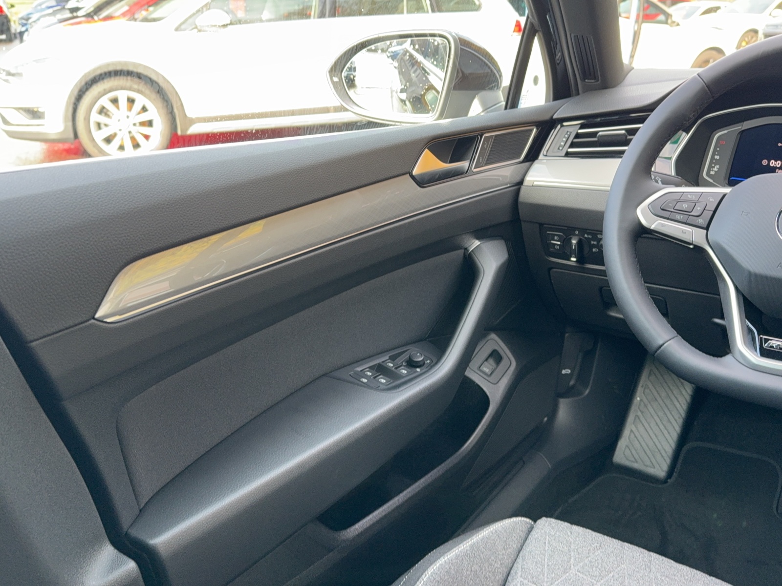 VW Passat Variant 1.5 TSI EVO Business DSG-image-12