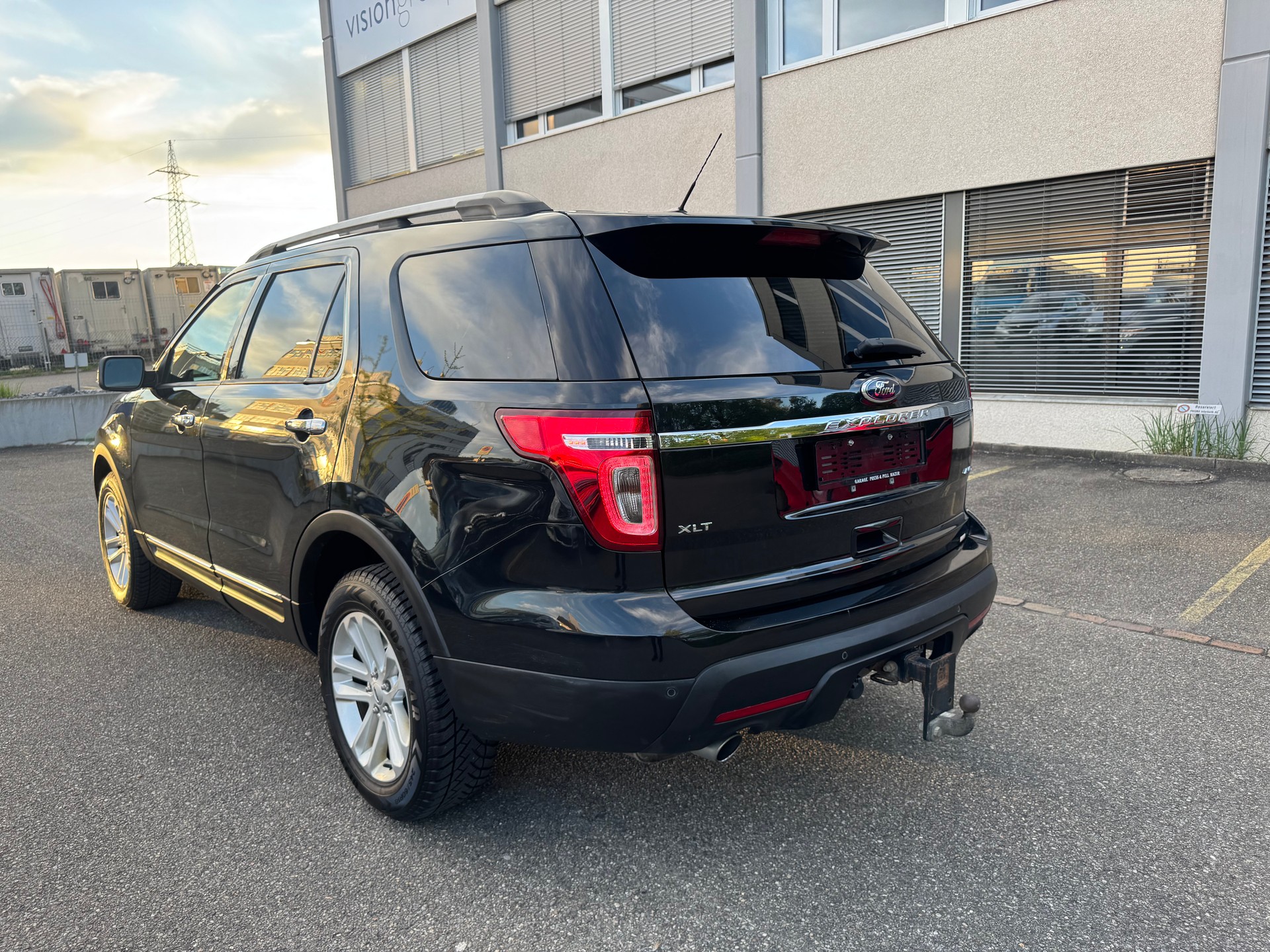 FORD EXPLORER-image-4